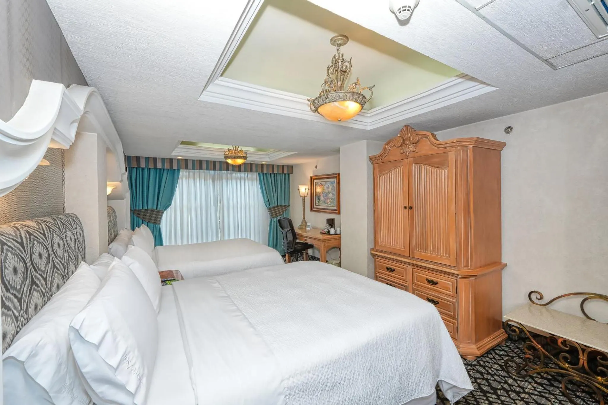 Photo of the whole room, Bed in Holiday Inn Queretaro Centro Historico by IHG