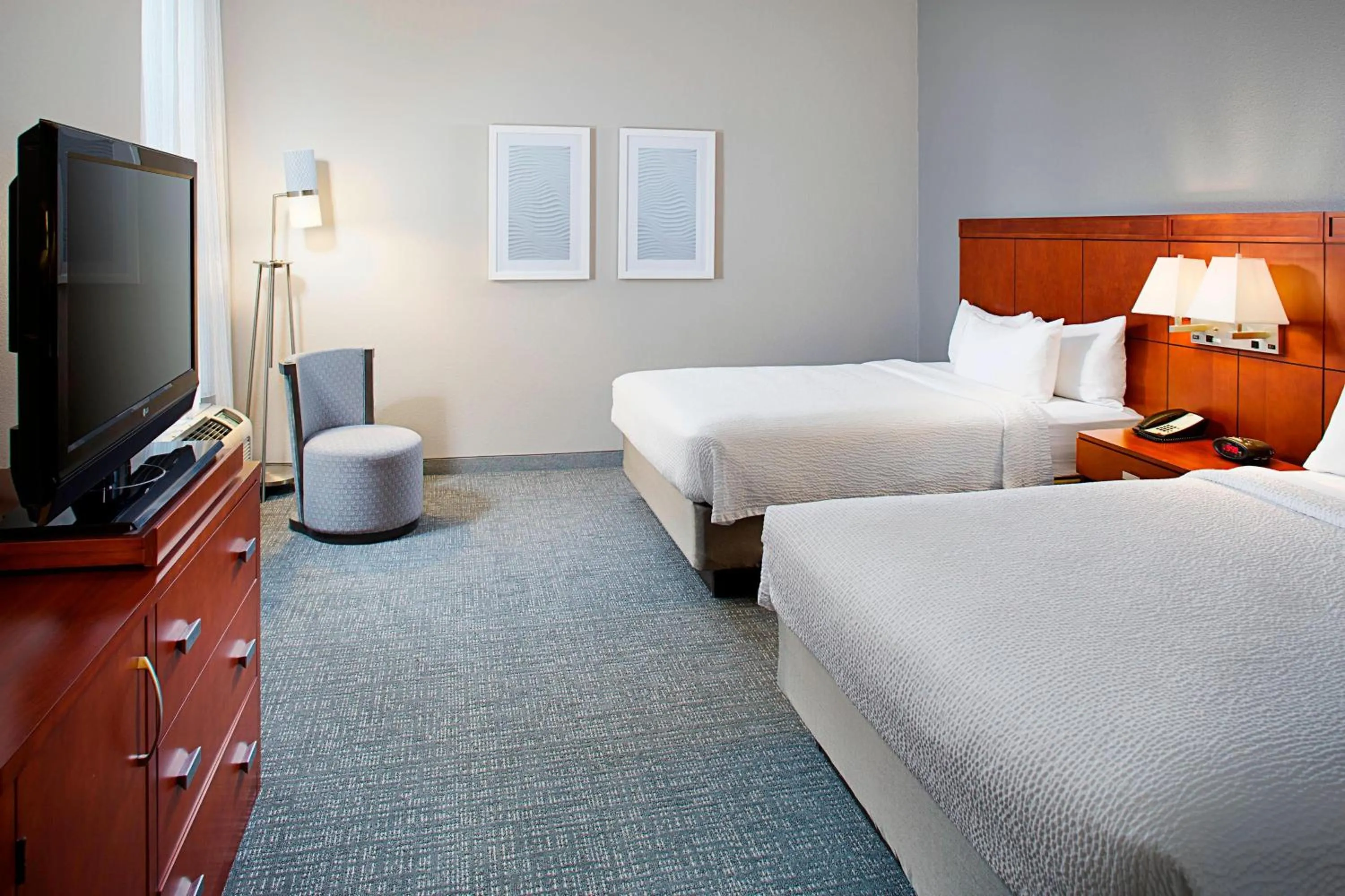 Bedroom, Bed in Courtyard by Marriott San Antonio SeaWorld Westover Hills