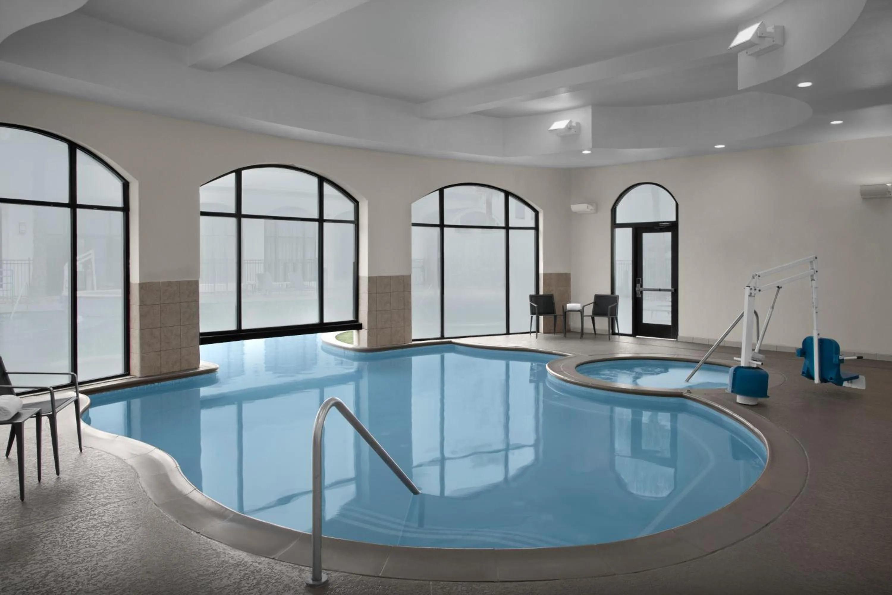 Swimming pool in Courtyard by Marriott San Antonio SeaWorld Westover Hills