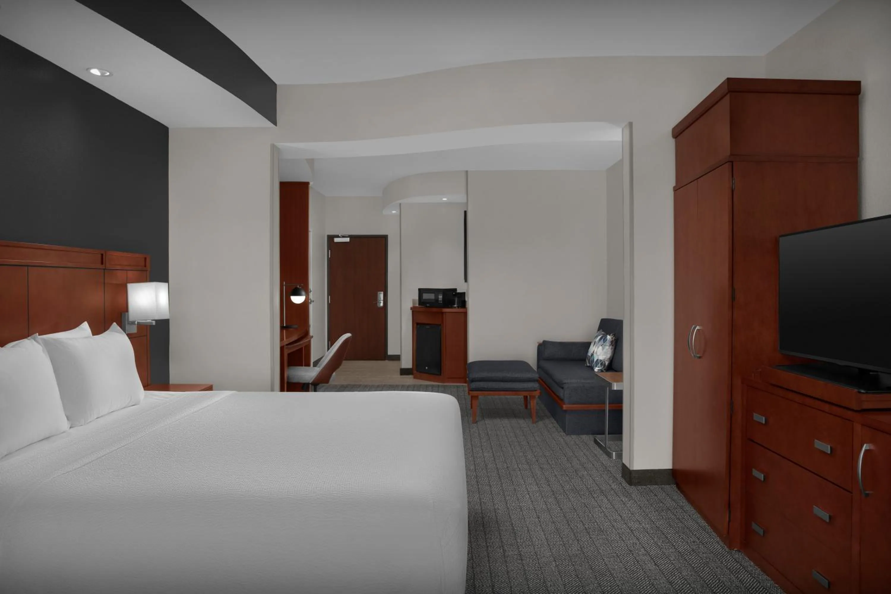 Photo of the whole room, Bed in Courtyard by Marriott San Antonio SeaWorld Westover Hills
