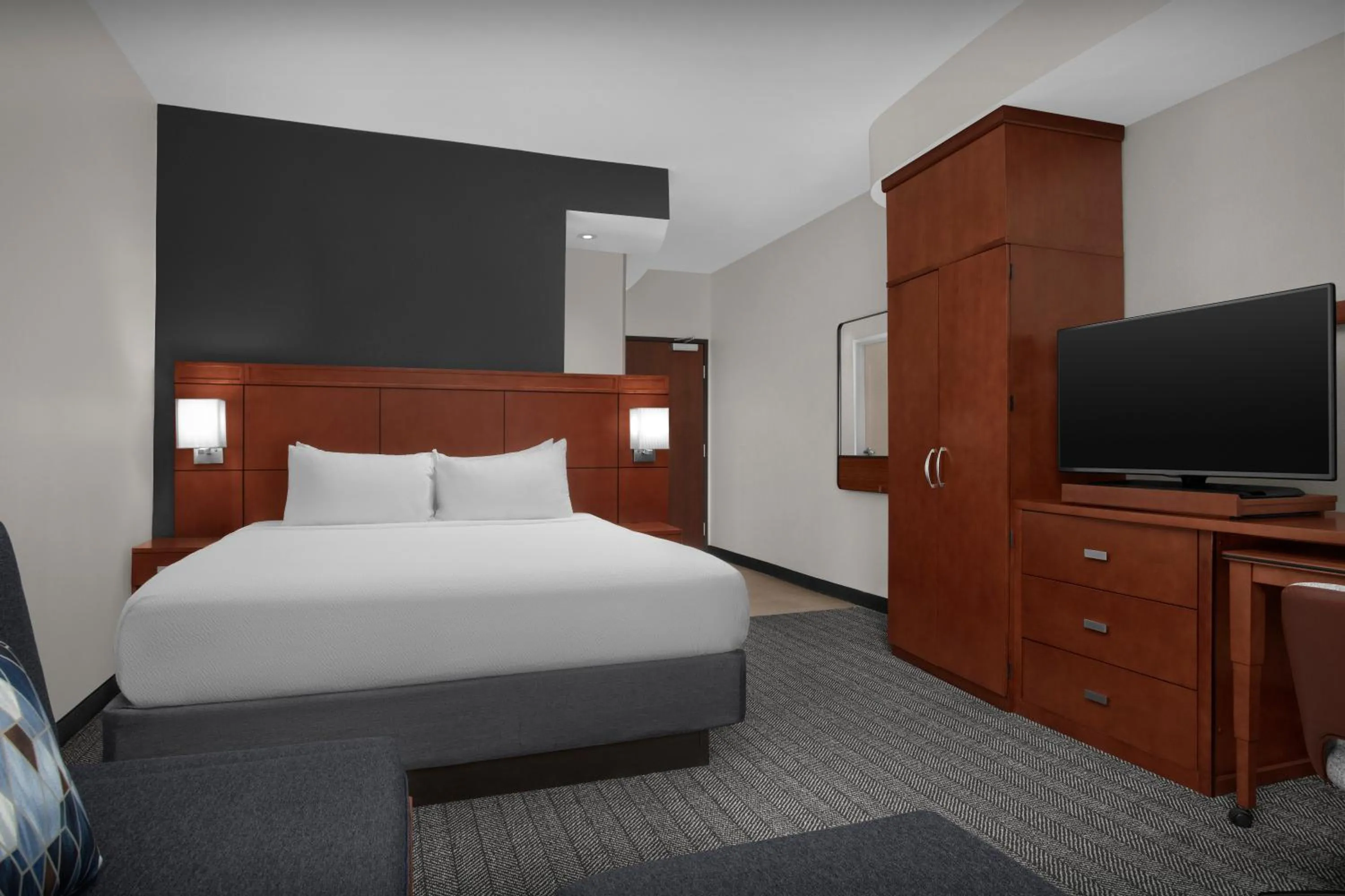 Photo of the whole room, Bed in Courtyard by Marriott San Antonio SeaWorld Westover Hills