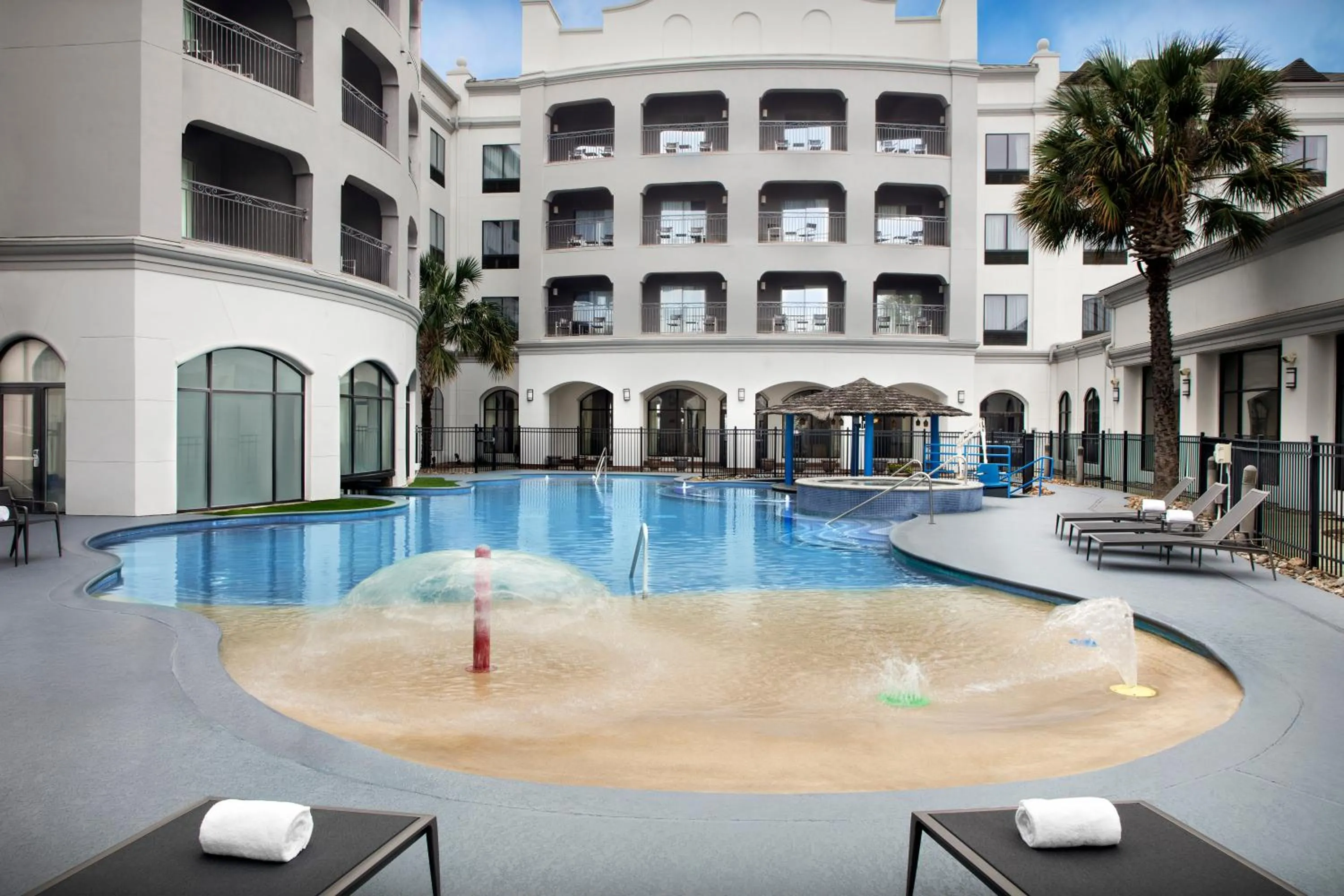 Swimming pool in Courtyard by Marriott San Antonio SeaWorld Westover Hills