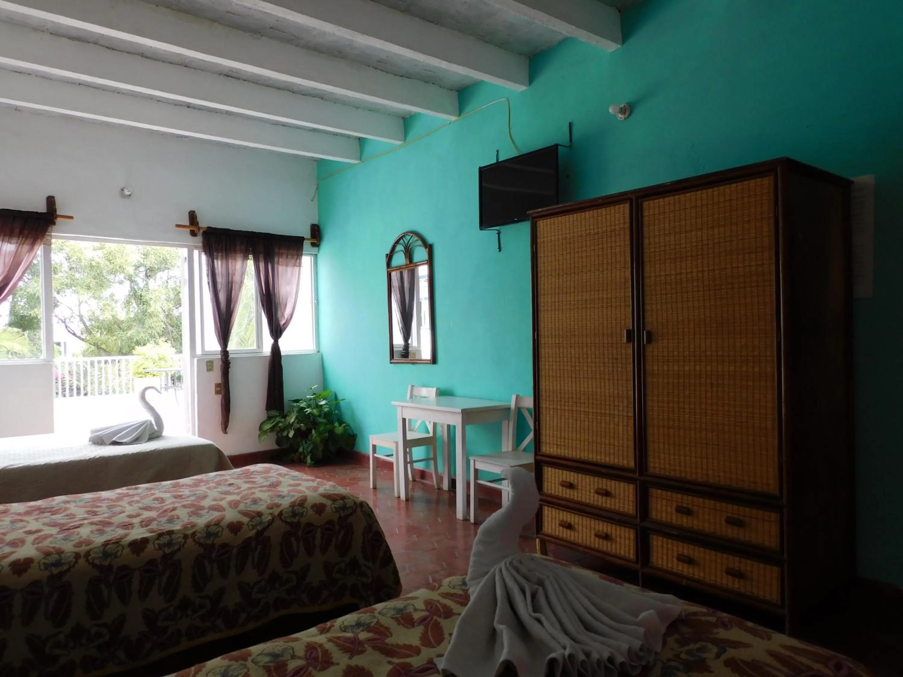 Hotel Elohim by Rotamundos