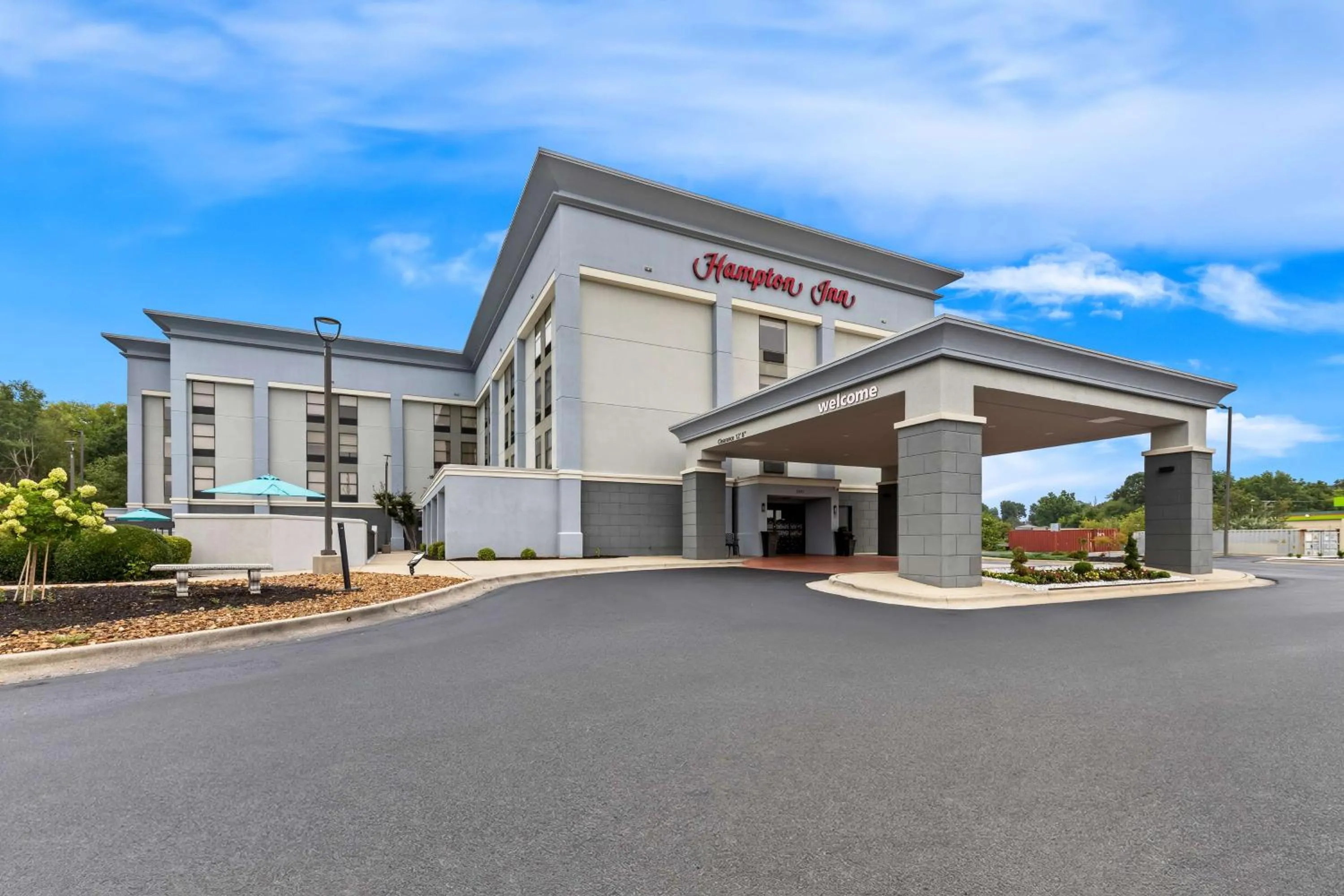 Property building in Hampton Inn Florence Midtown near University of North Alabama