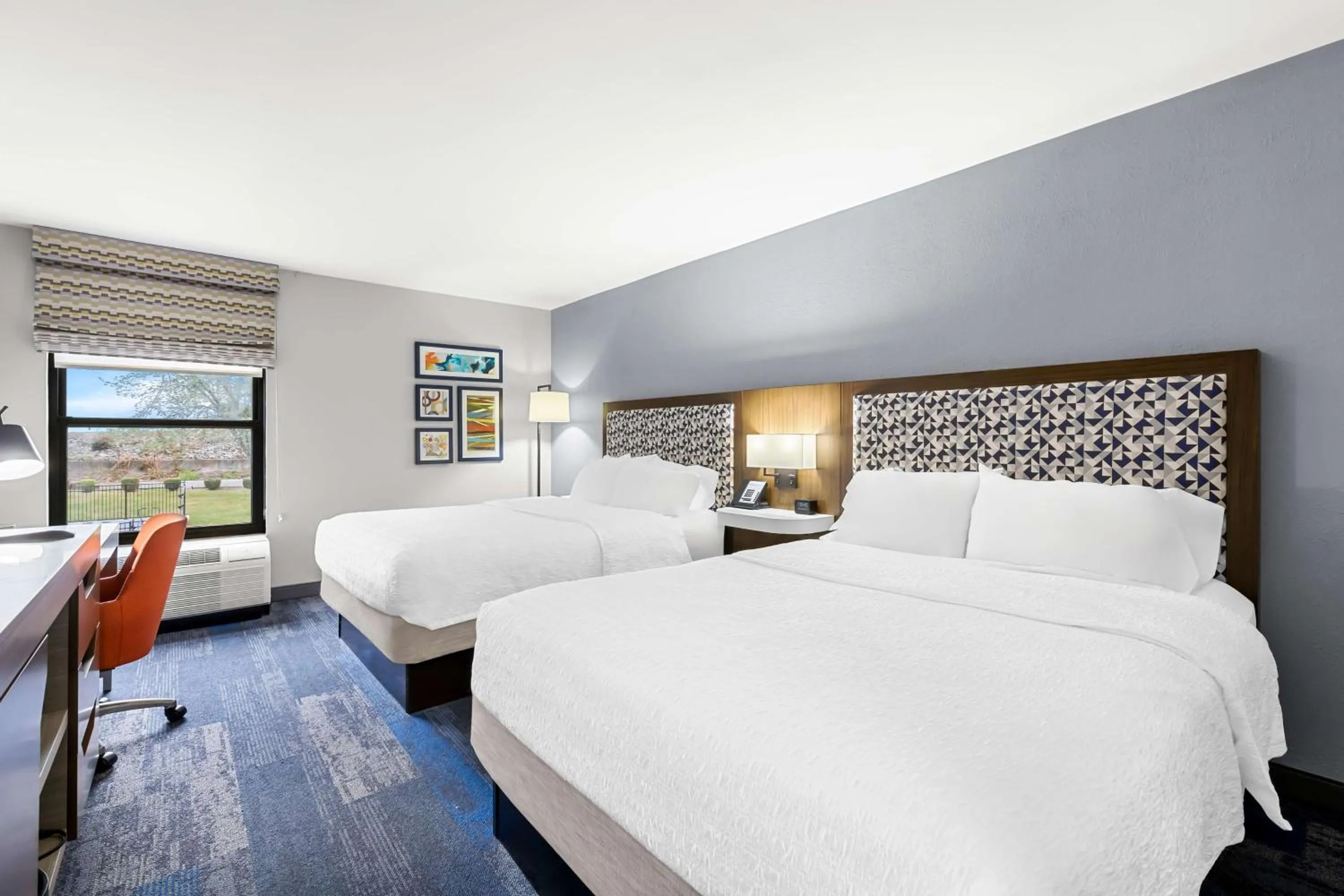 Bed in Hampton Inn Florence Midtown near University of North Alabama