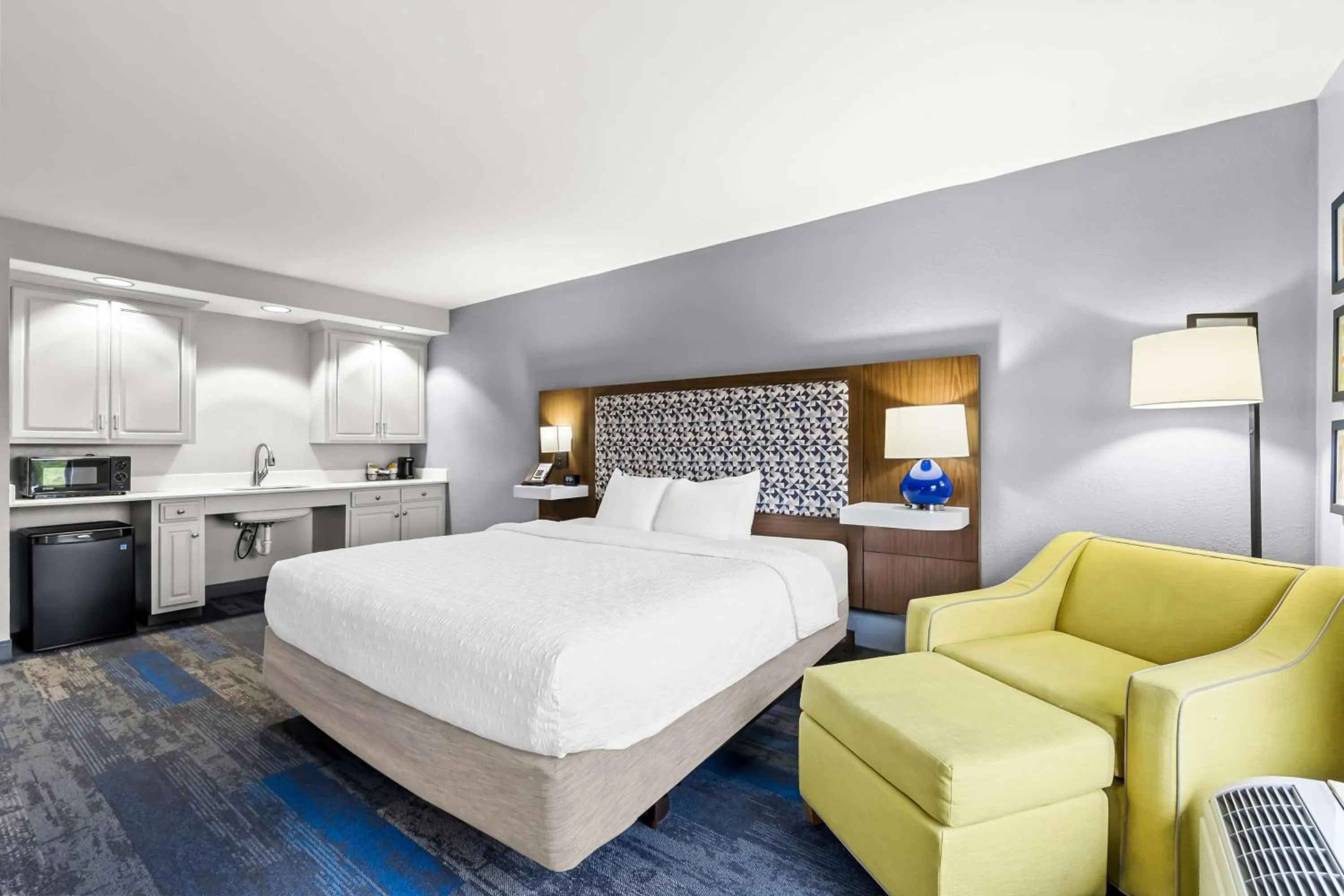 Other, Bed in Hampton Inn Florence Midtown near University of North Alabama