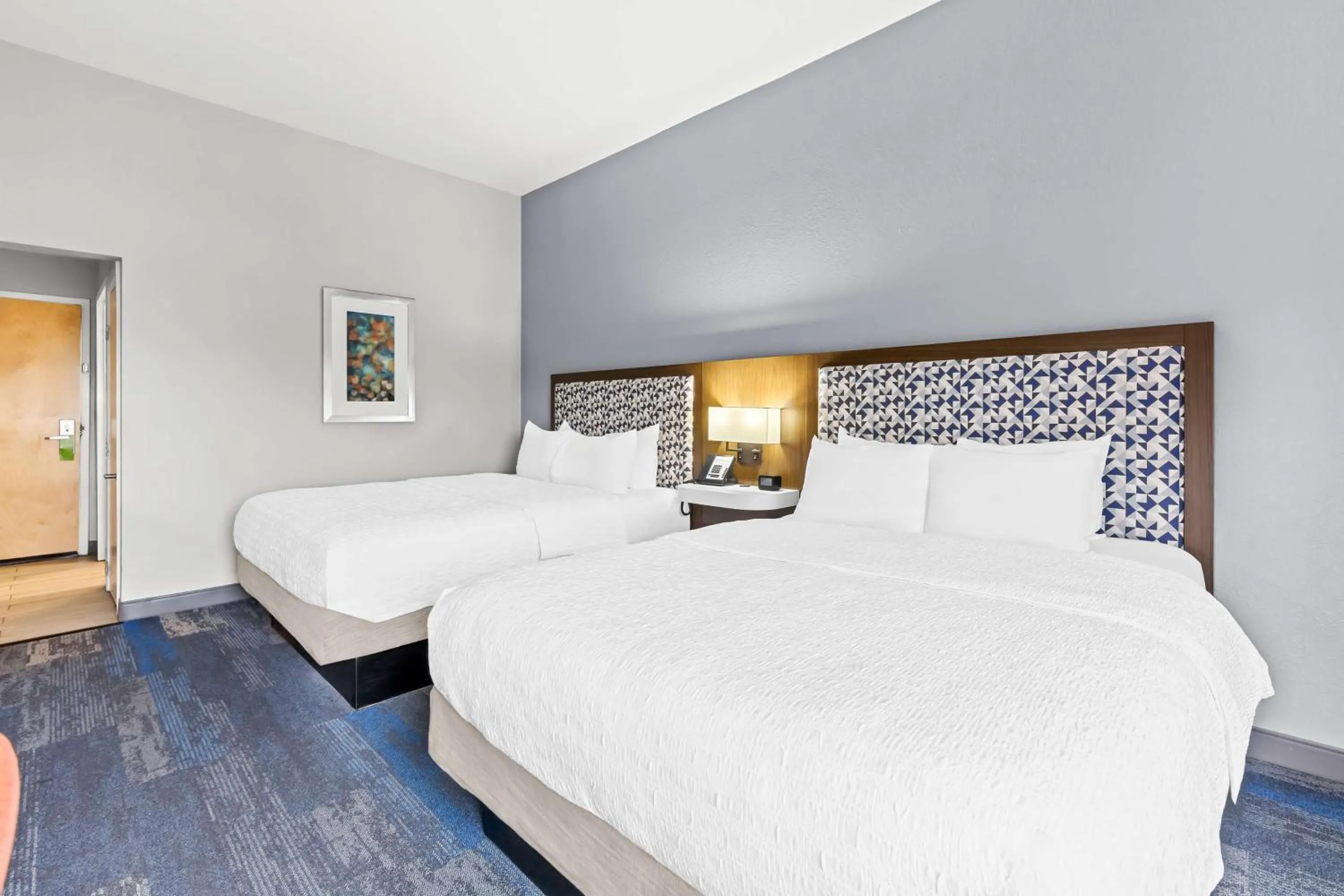 Bed in Hampton Inn Florence Midtown near University of North Alabama