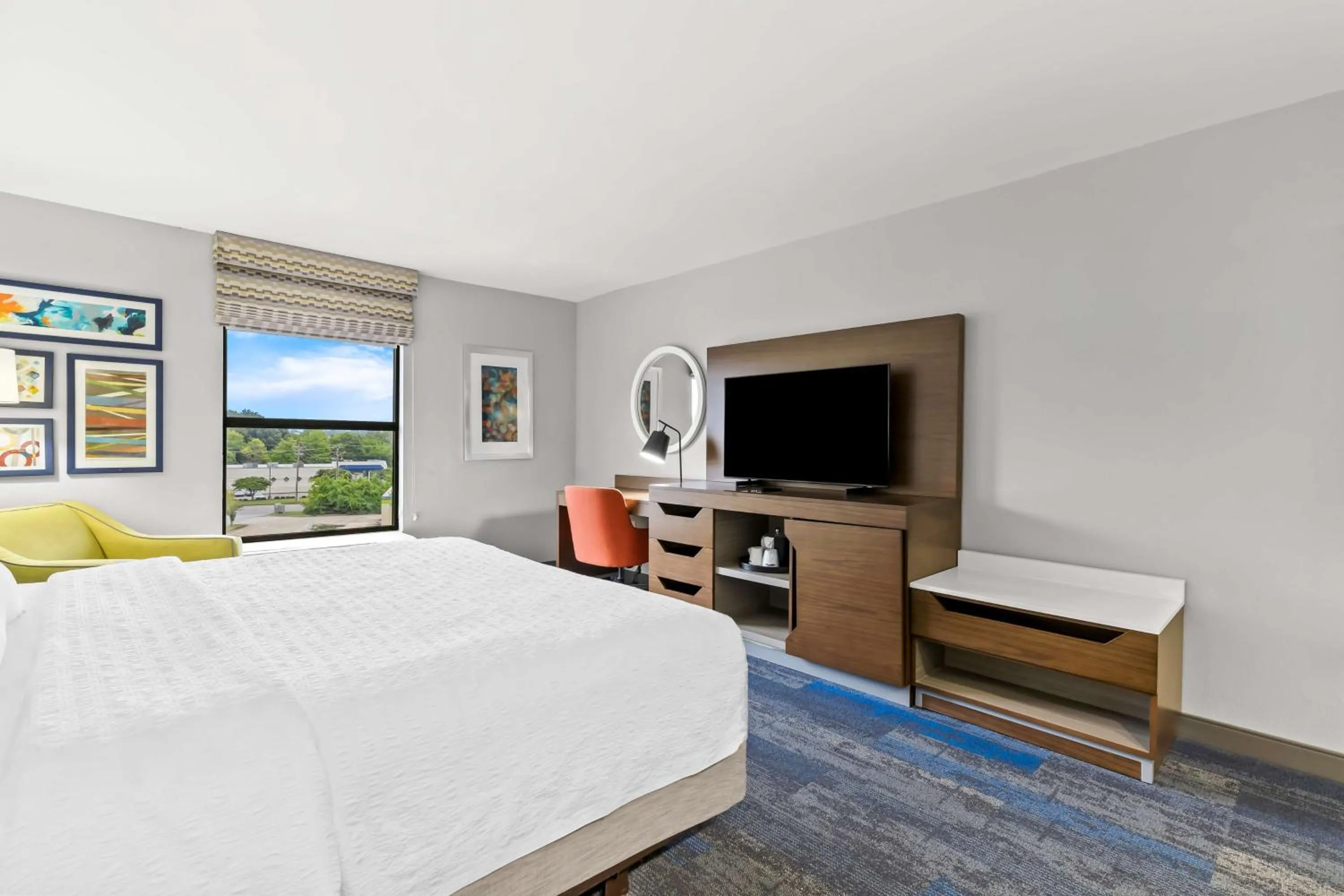 Bed in Hampton Inn Florence Midtown near University of North Alabama