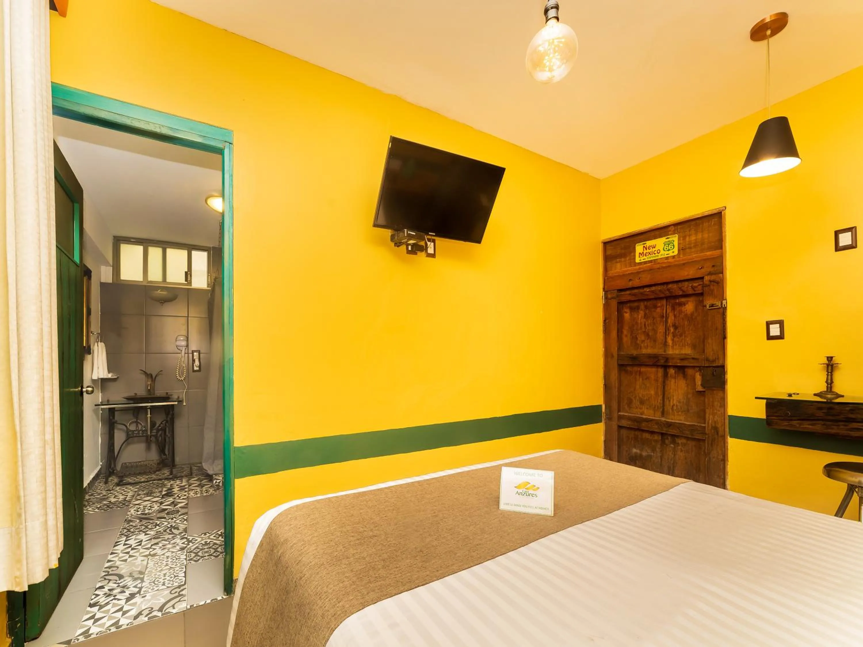 Photo of the whole room in Casa Anzures