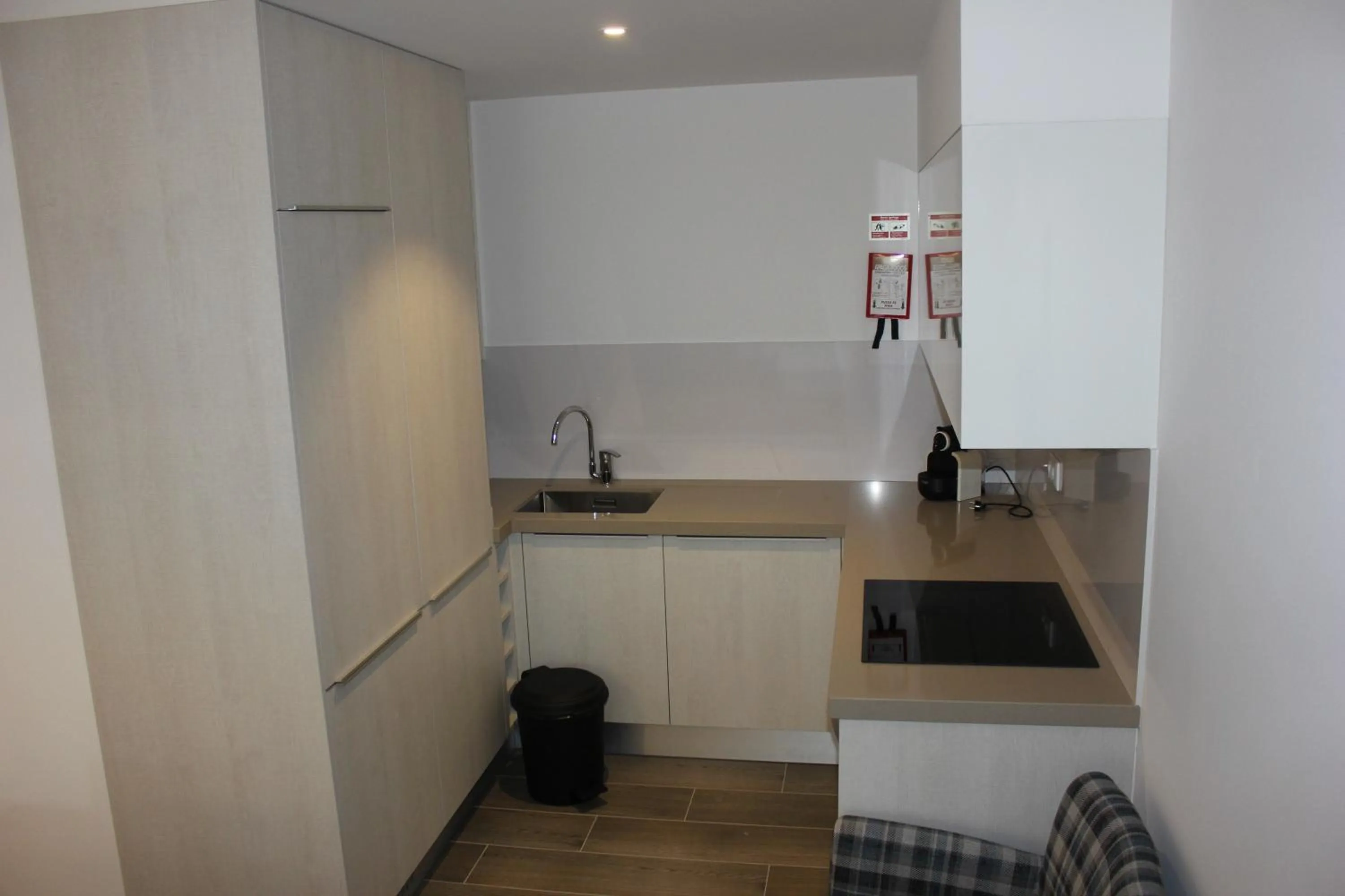 Kitchen or kitchenette in Apartamentos Turisticos da Nazare