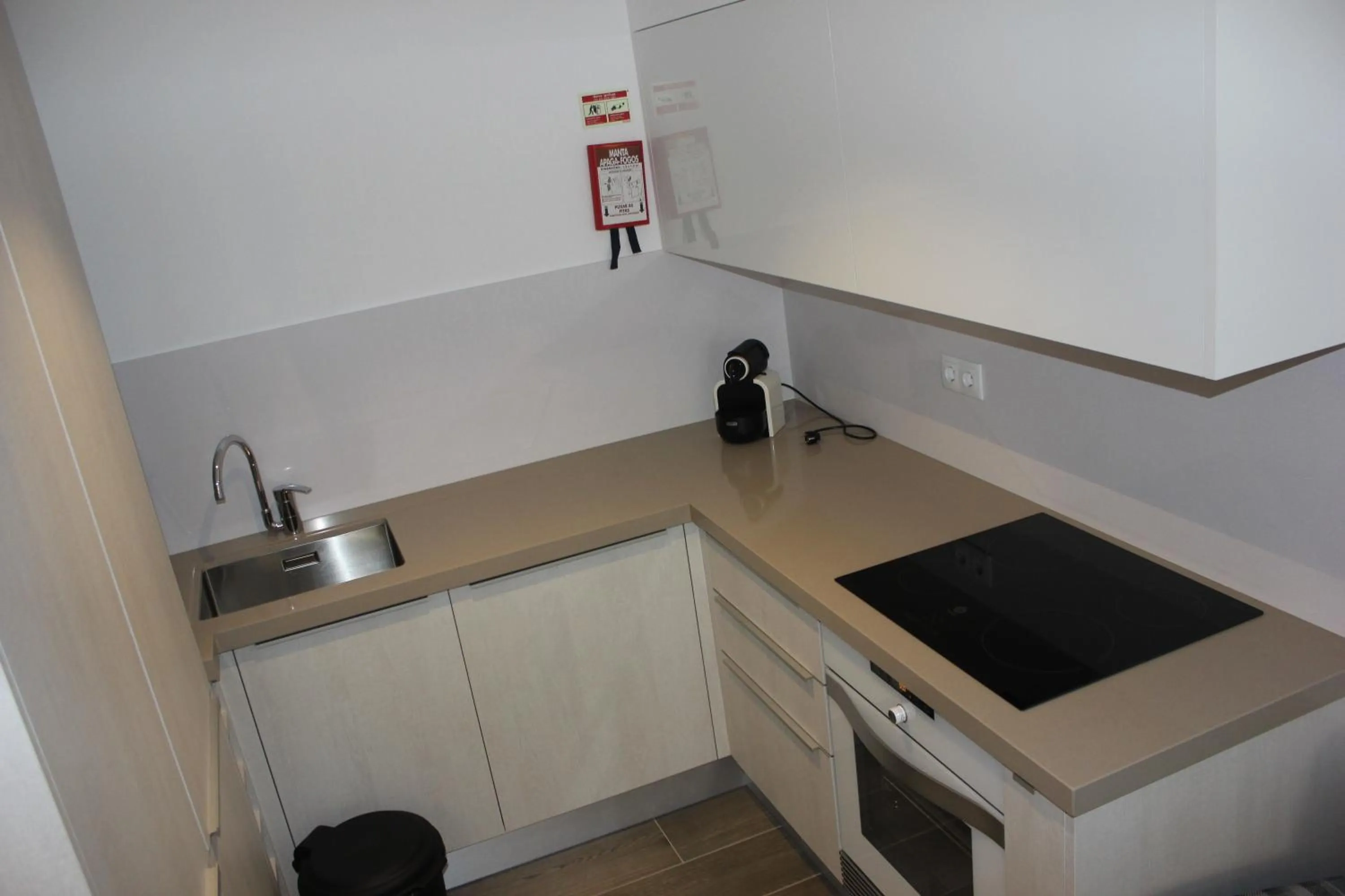 Kitchen or kitchenette in Apartamentos Turisticos da Nazare