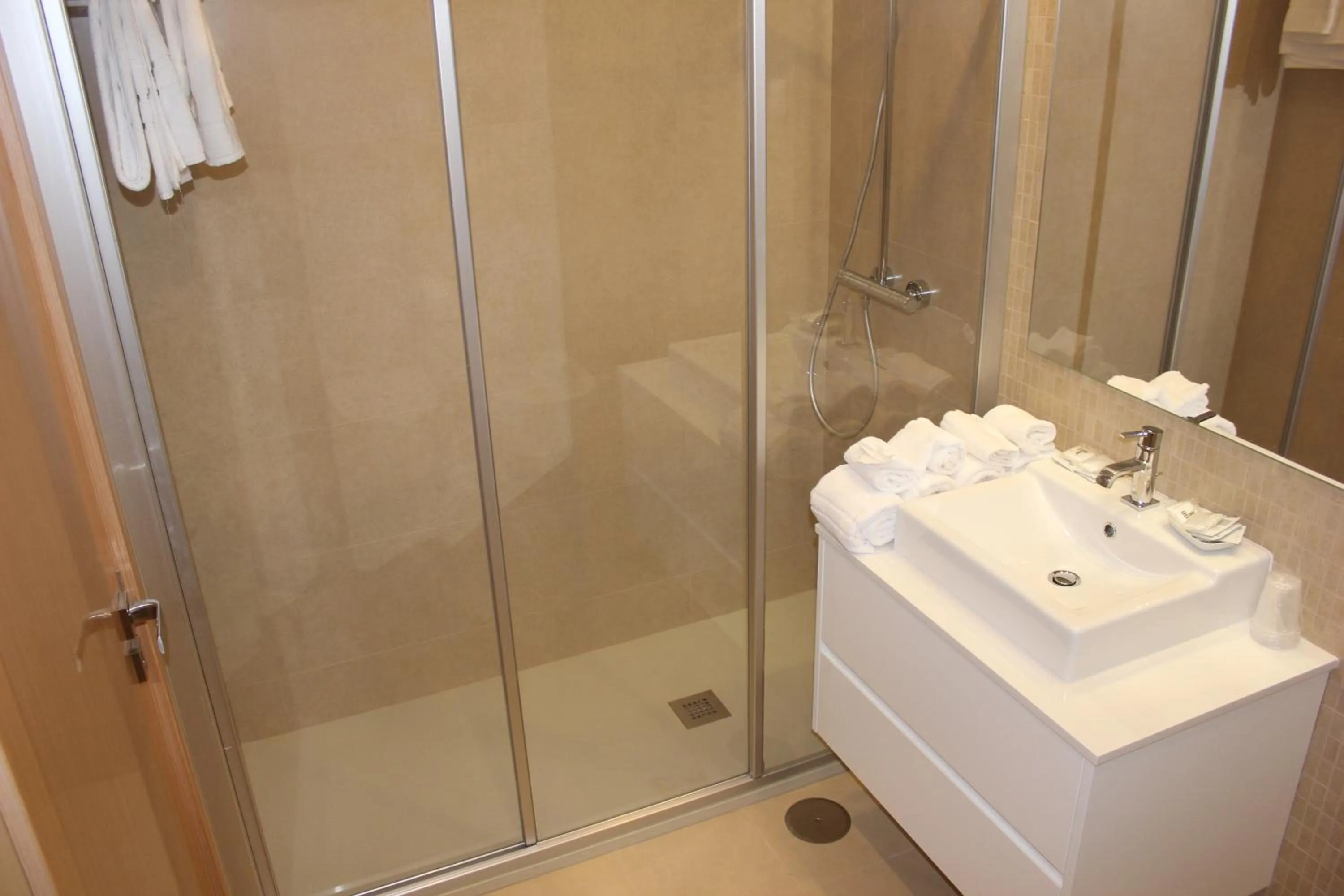 Bathroom in Apartamentos Turisticos da Nazare