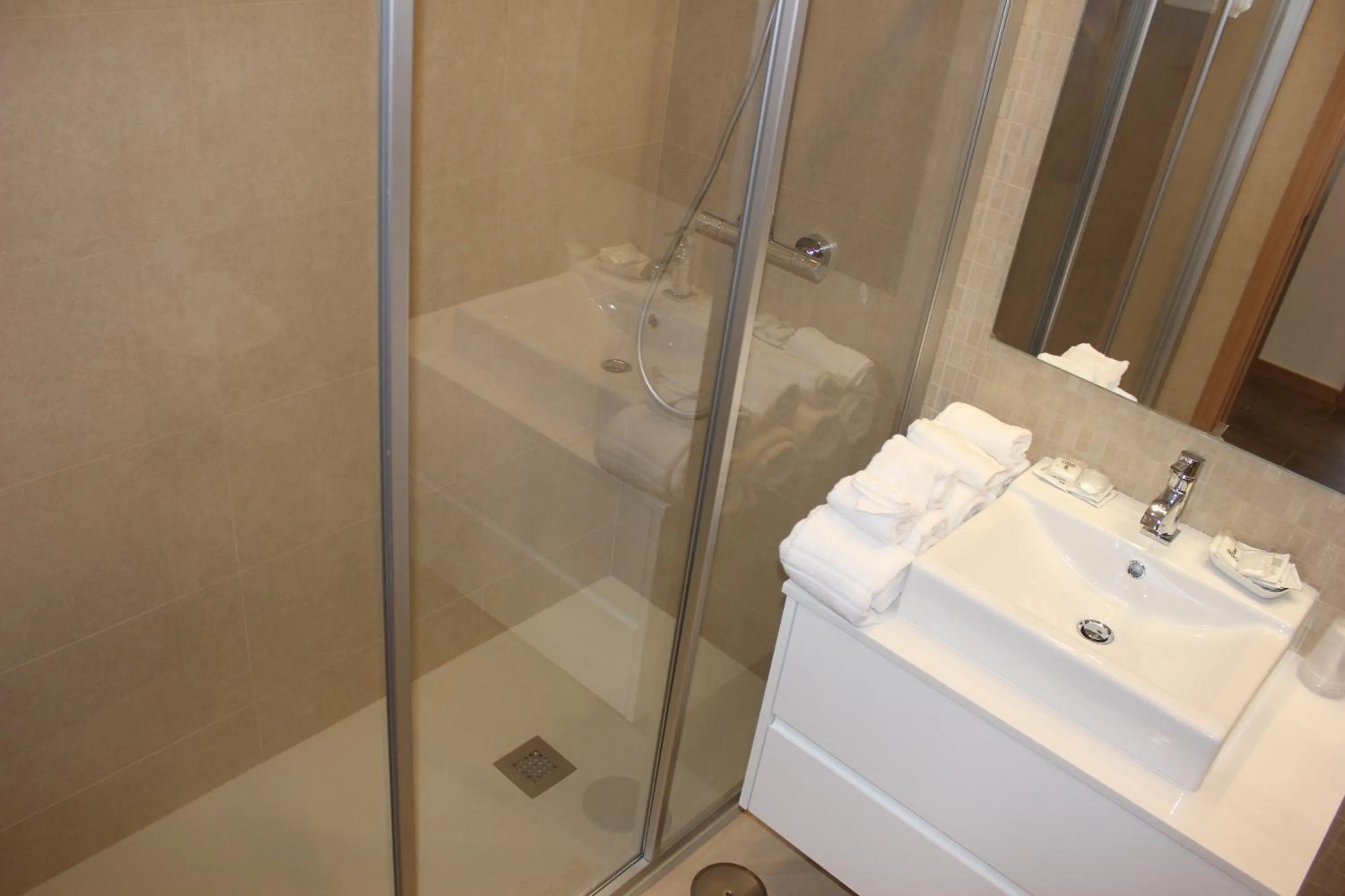 Bathroom in Apartamentos Turisticos da Nazare