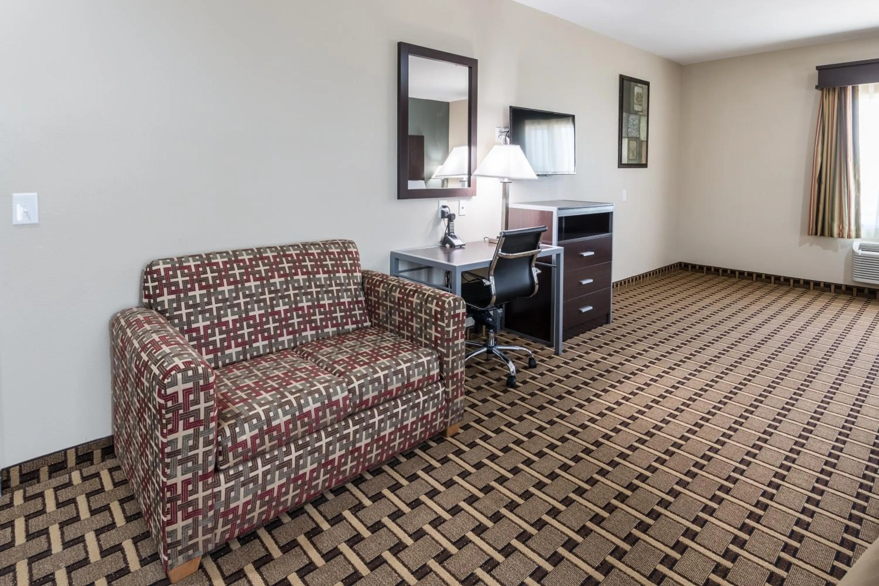 Living room in Scottish Inns & Suites