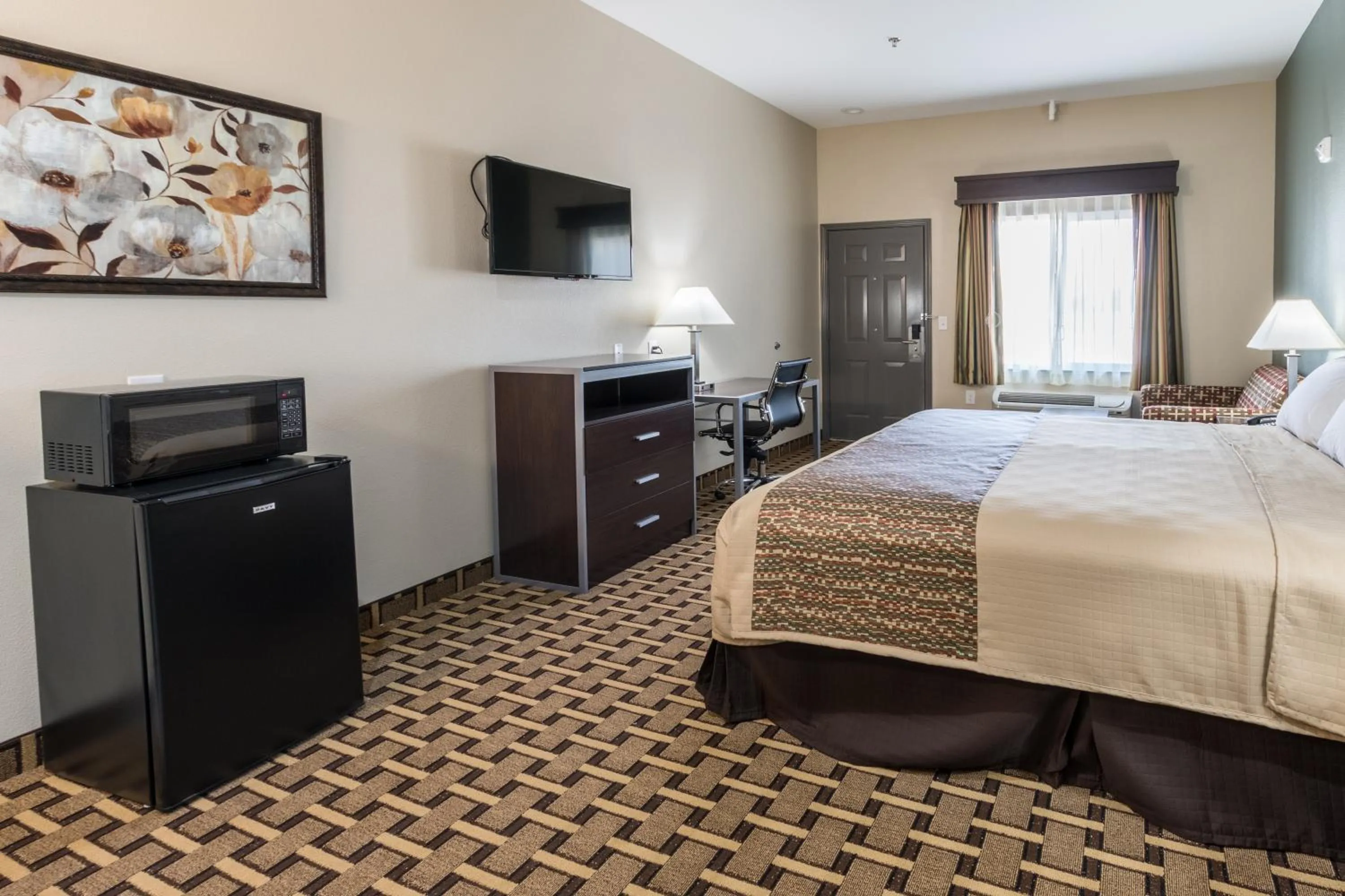 Day, Bed in Scottish Inns & Suites