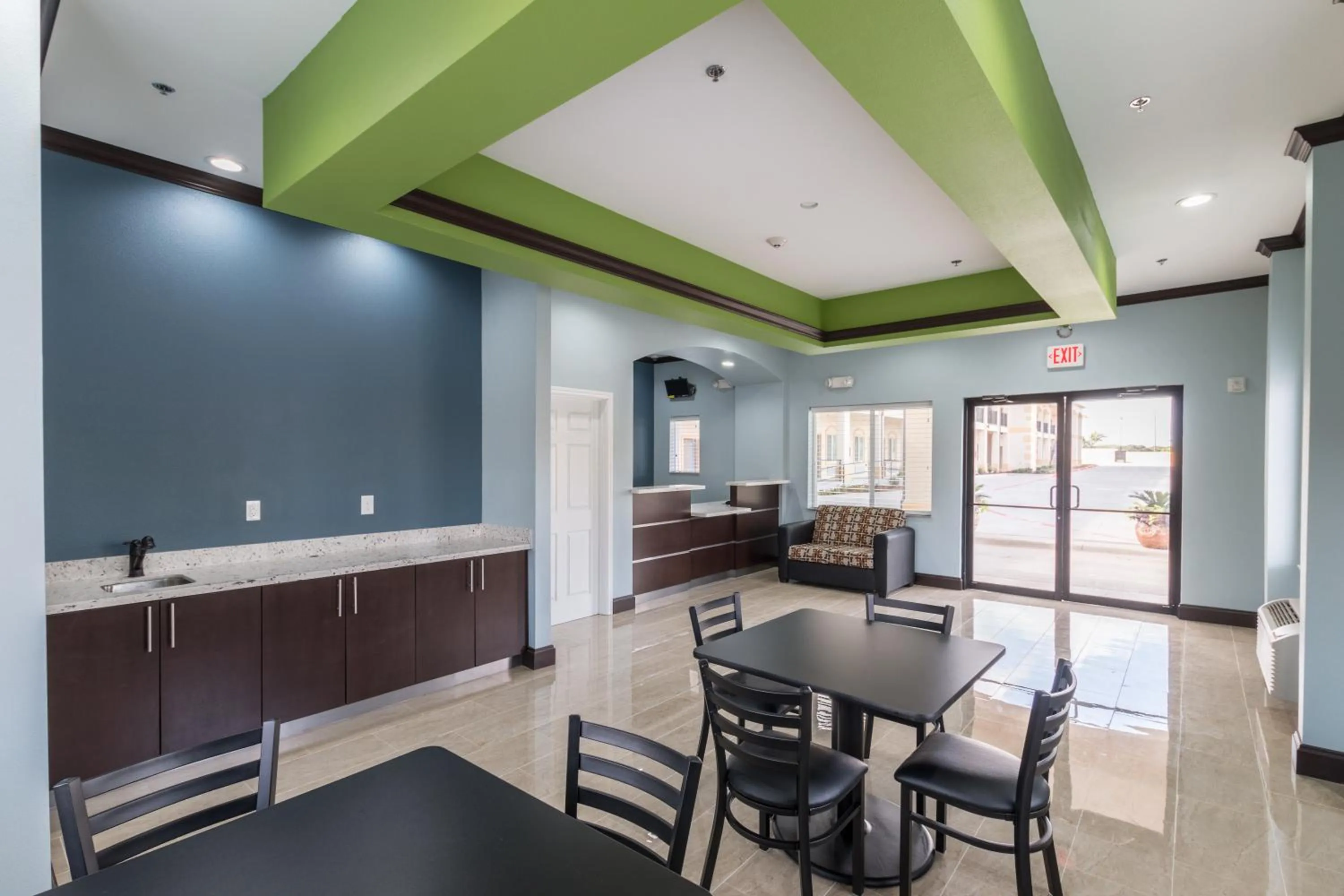 Property building in Scottish Inns & Suites