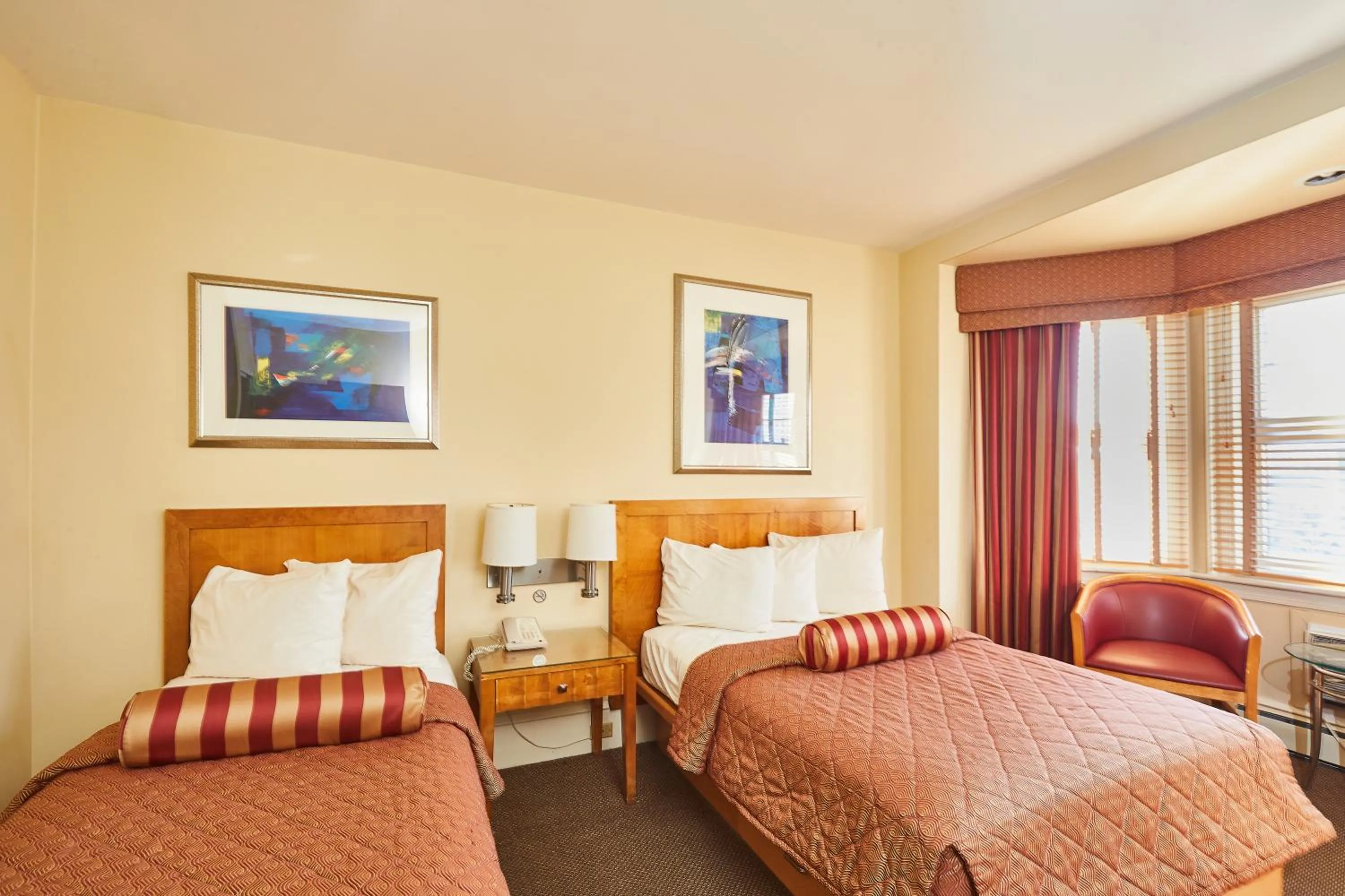 Bed in Alexander Inn