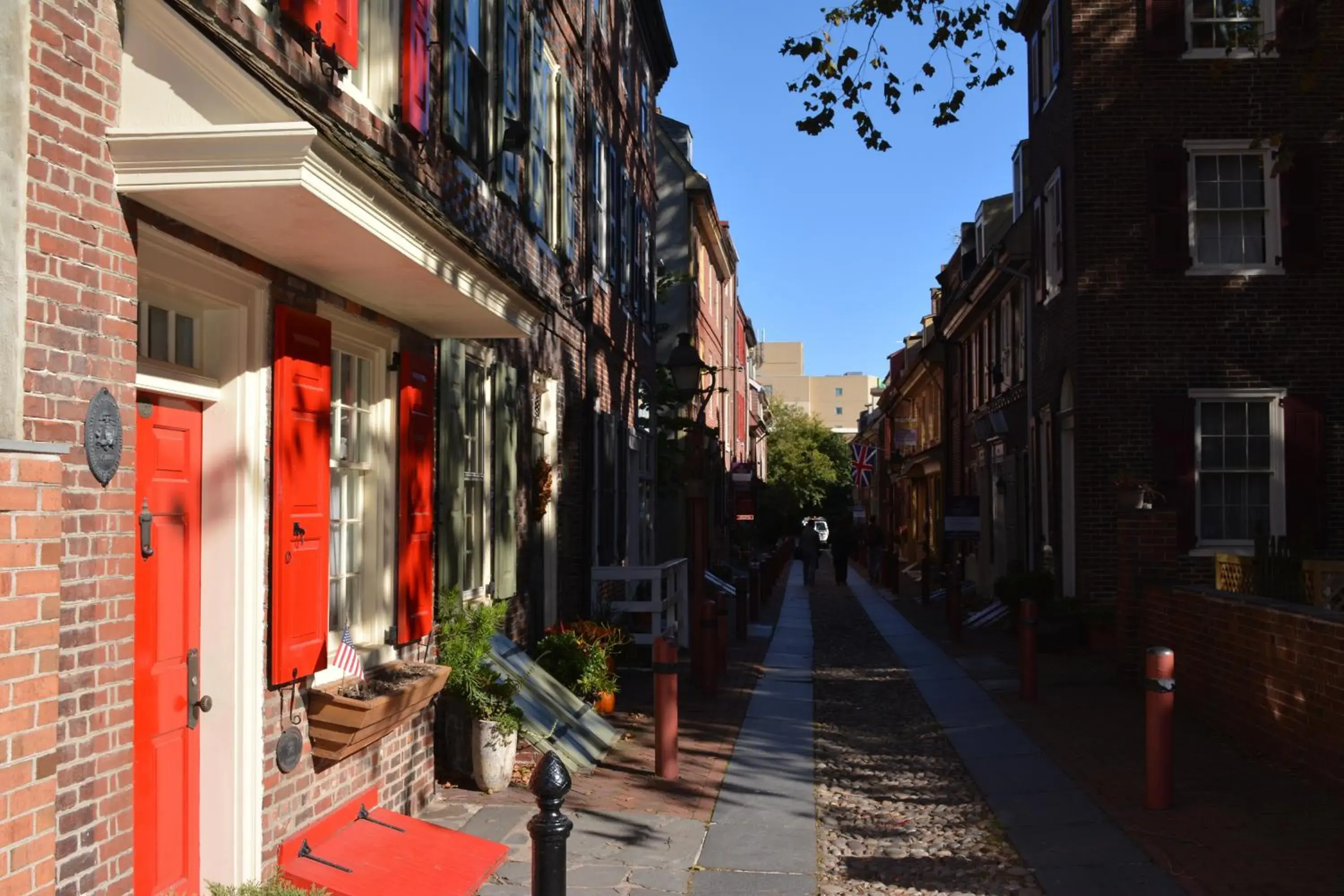 Facade/entrance in Alexander Inn Facade/entrance in Alexander Inn