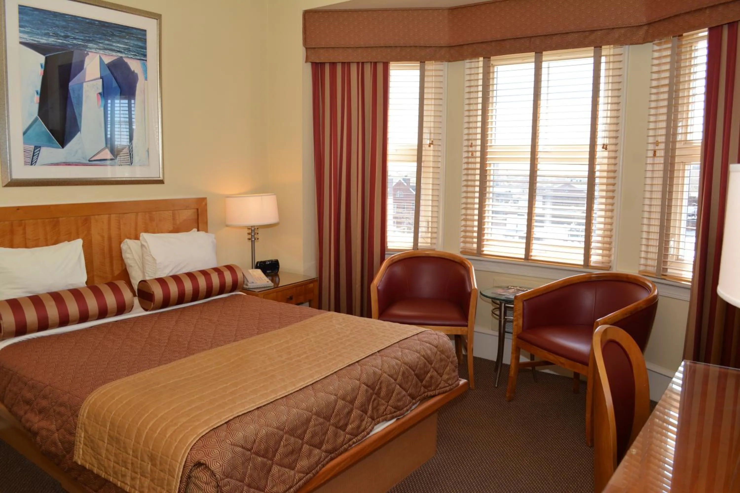 Day, Bed in Alexander Inn