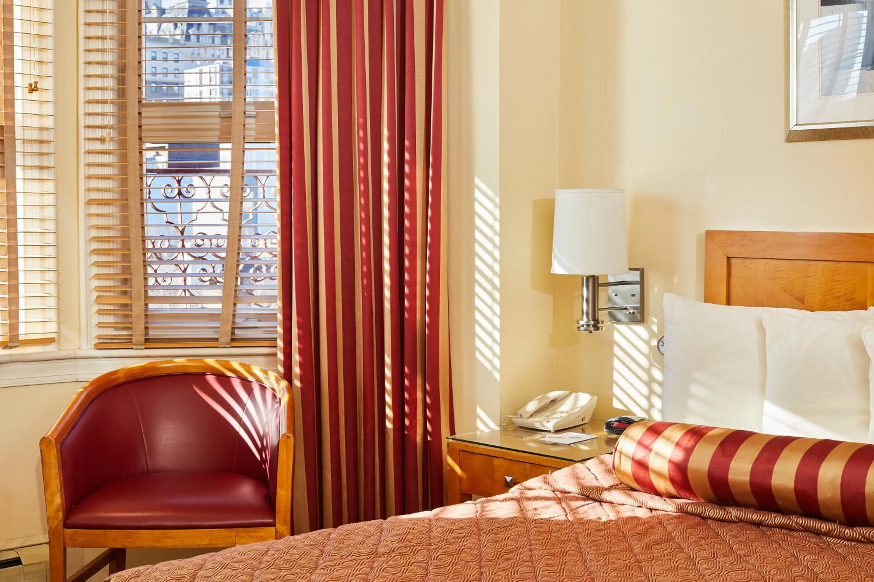 Bed in Alexander Inn