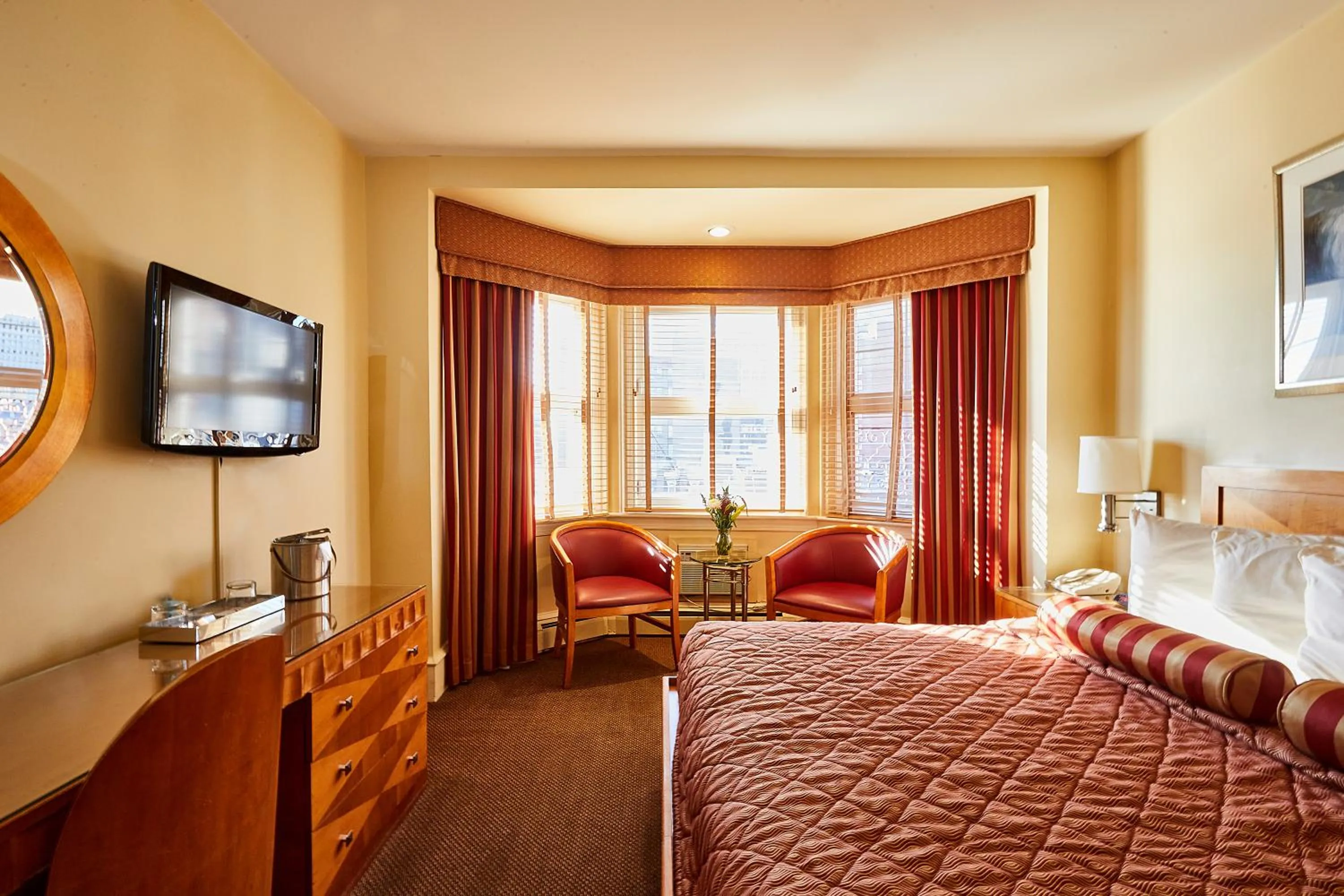 TV and multimedia, Bed in Alexander Inn