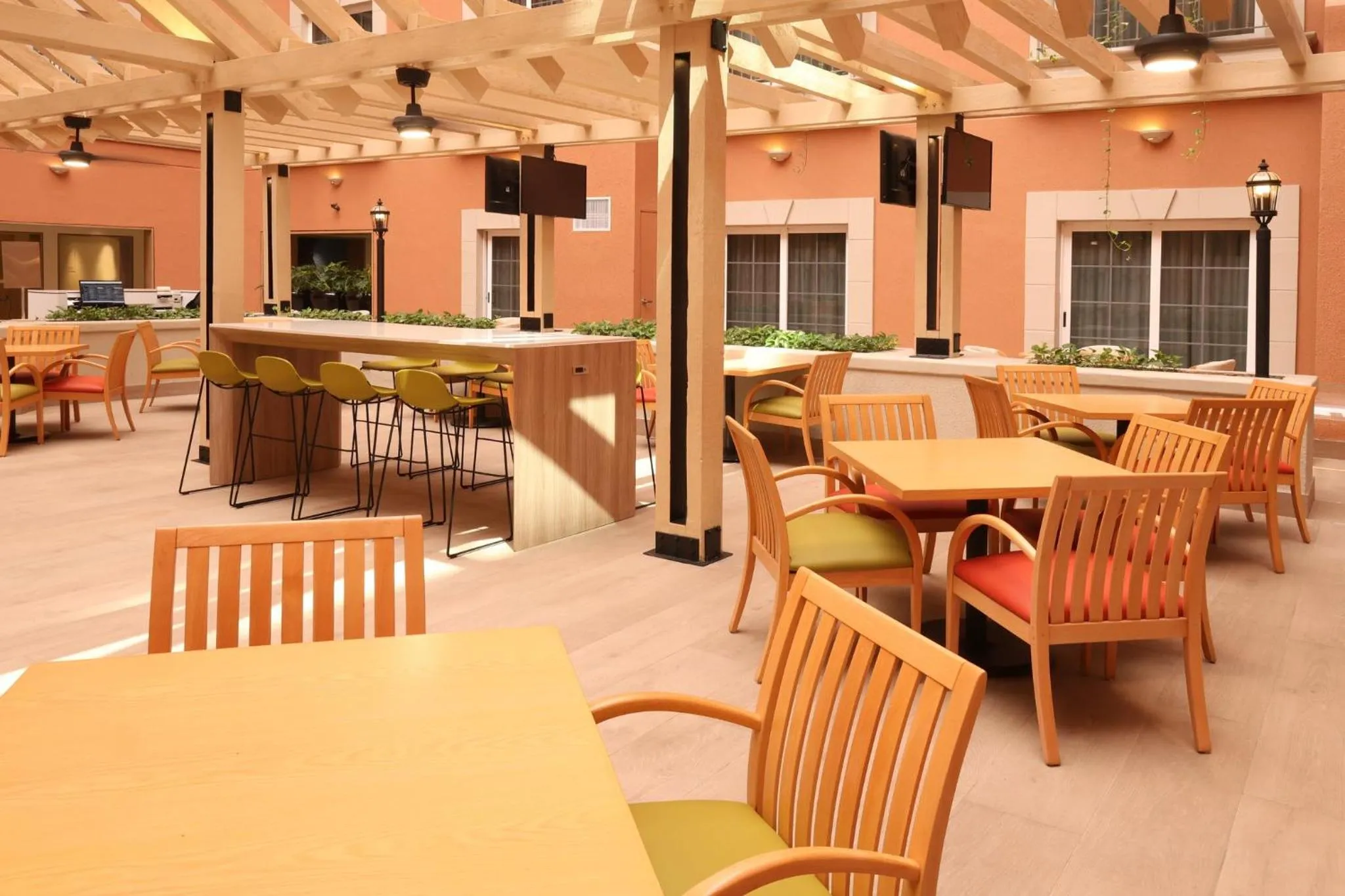 Restaurant/places to eat in Holiday Inn Express Monterrey Galerias-San Jeronimo by IHG