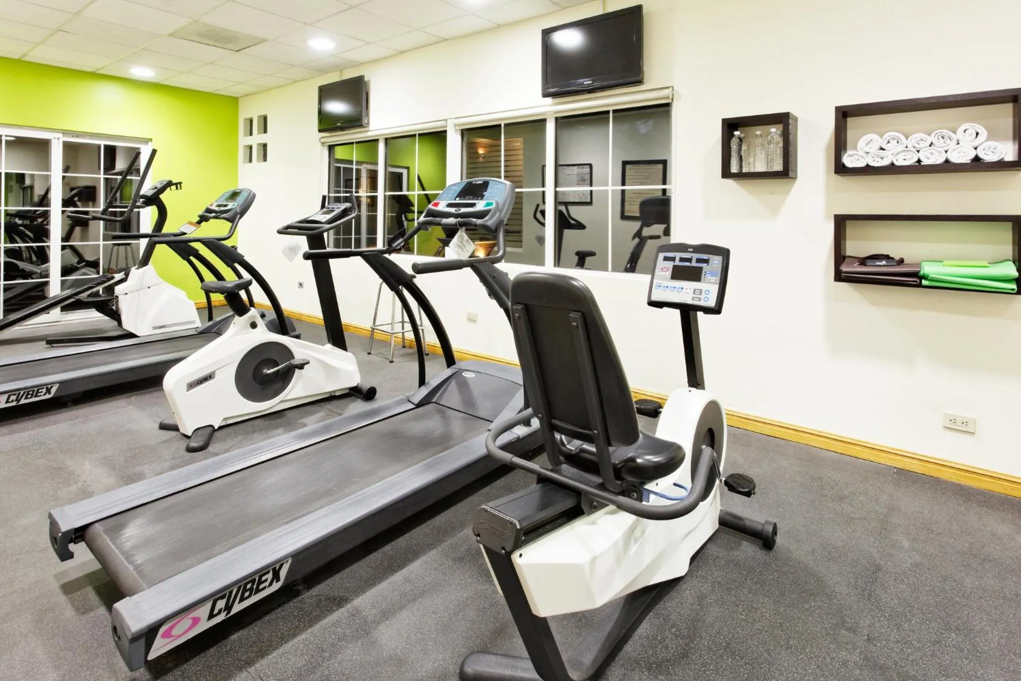 Fitness centre/facilities in Holiday Inn Express Monterrey Galerias-San Jeronimo by IHG