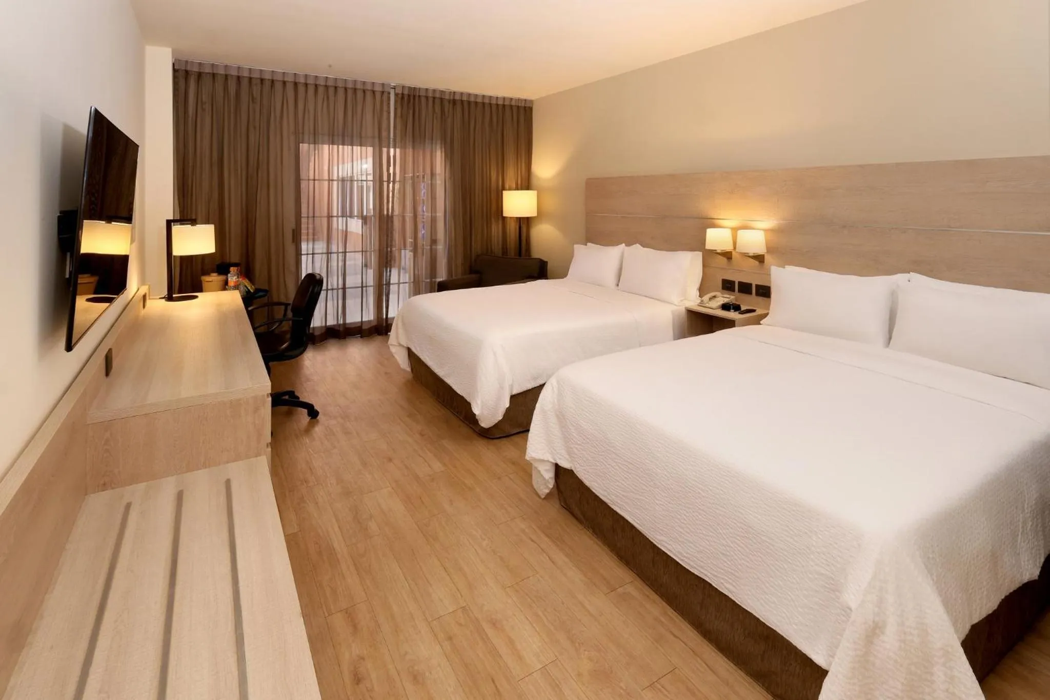 Photo of the whole room, Bed in Holiday Inn Express Monterrey Galerias-San Jeronimo by IHG
