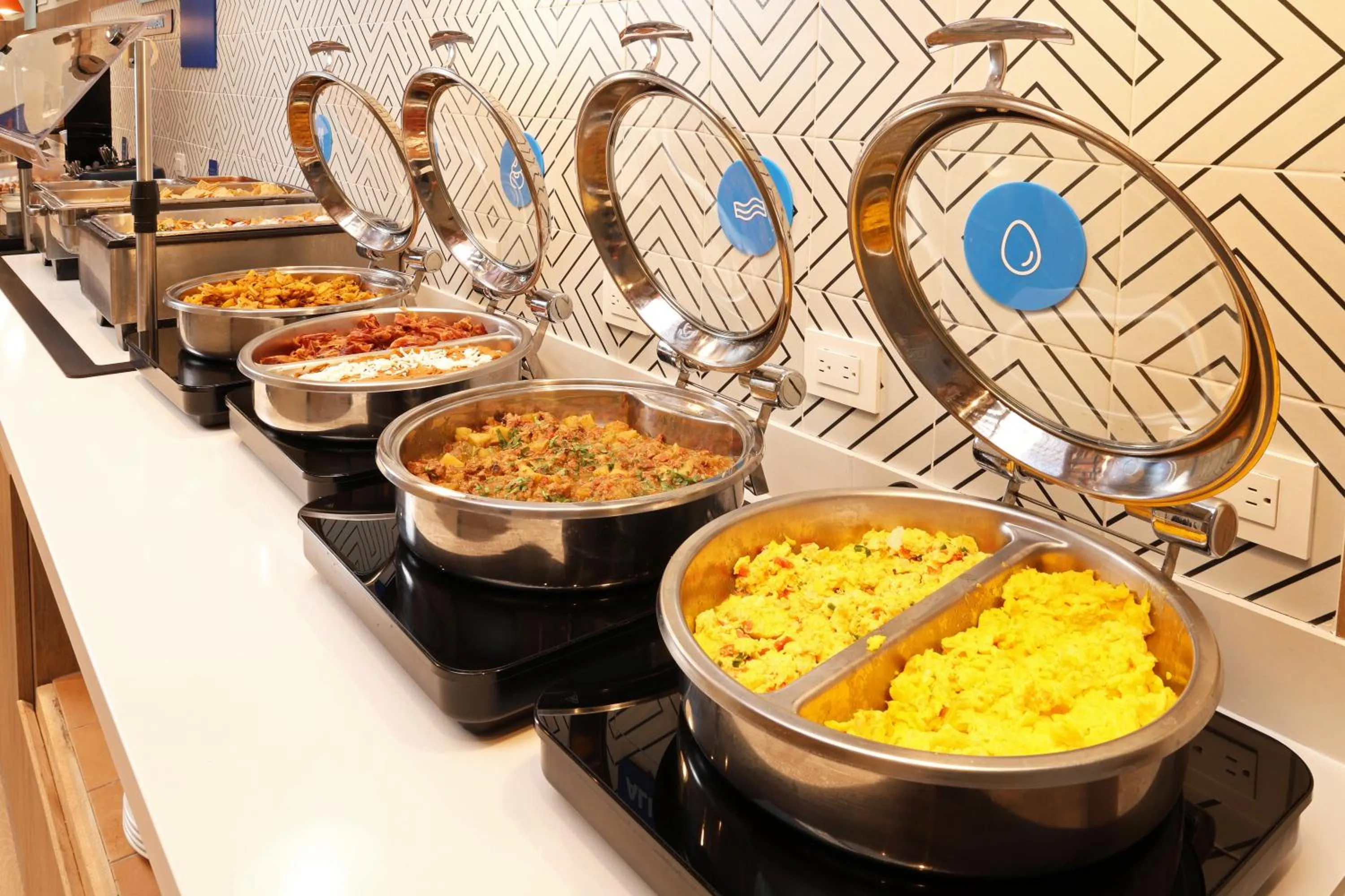 Breakfast in Holiday Inn Express Monterrey Galerias-San Jeronimo by IHG