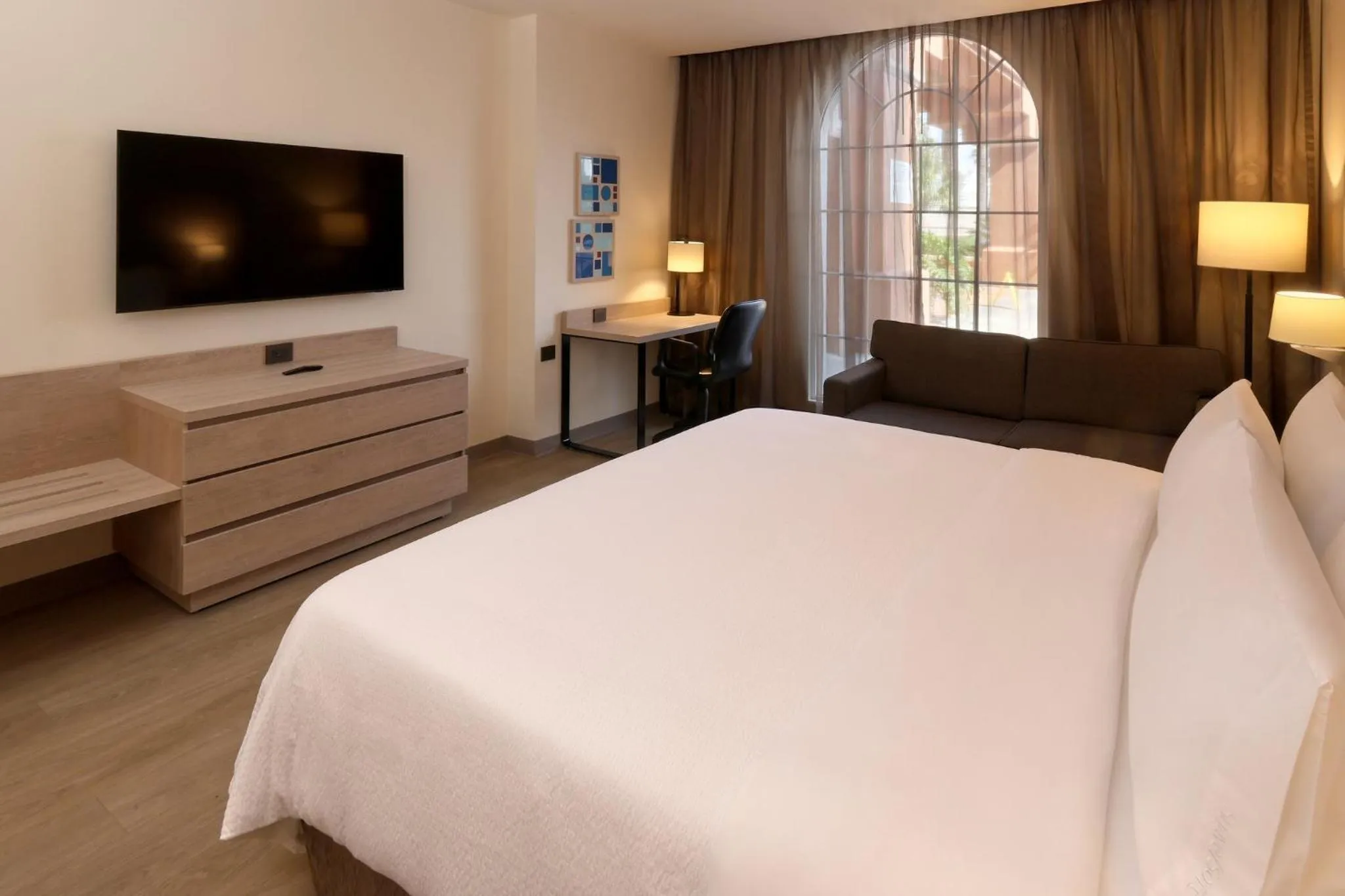 Photo of the whole room, Bed in Holiday Inn Express Monterrey Galerias-San Jeronimo by IHG