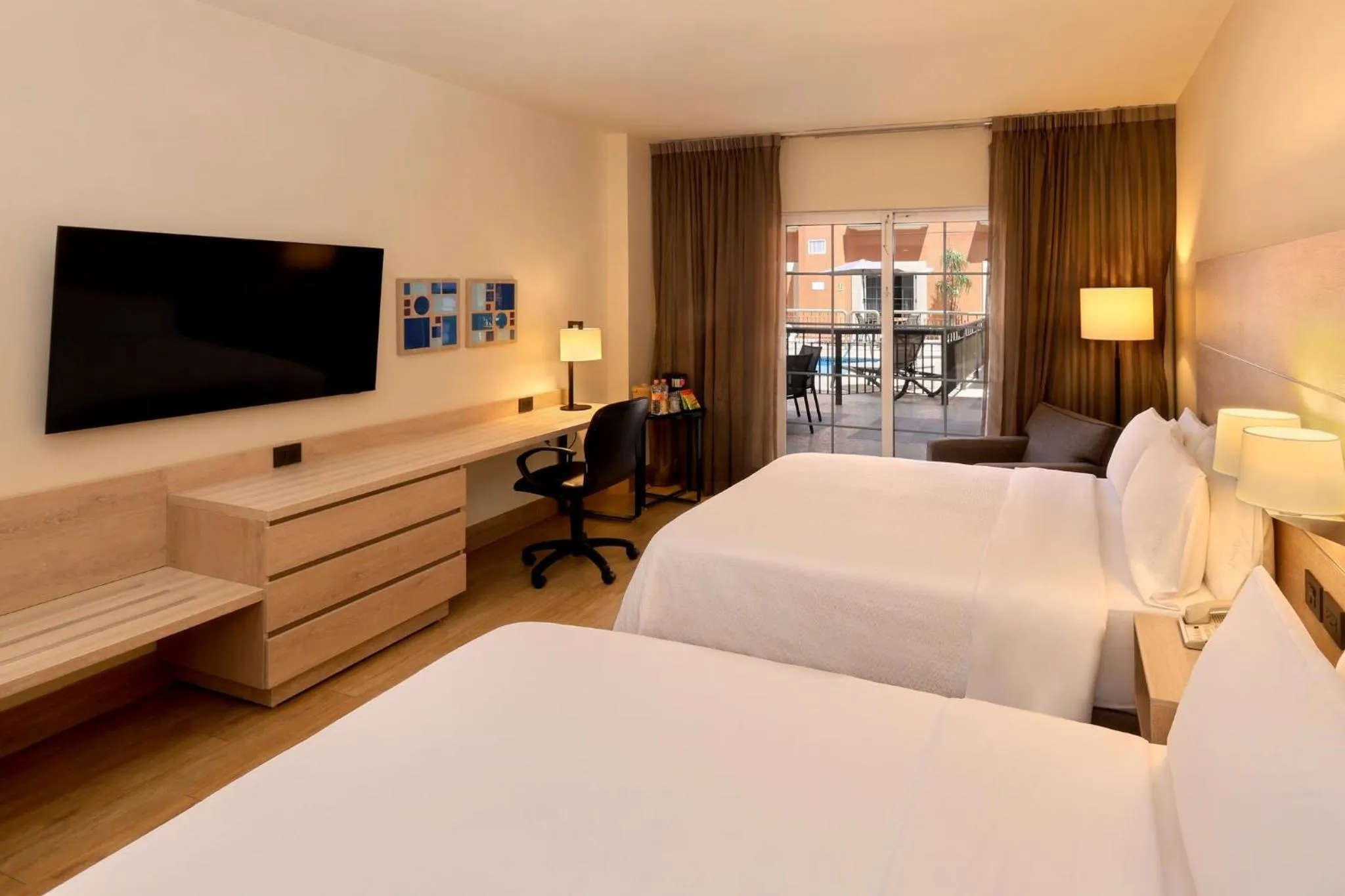 Photo of the whole room, Bed in Holiday Inn Express Monterrey Galerias-San Jeronimo by IHG