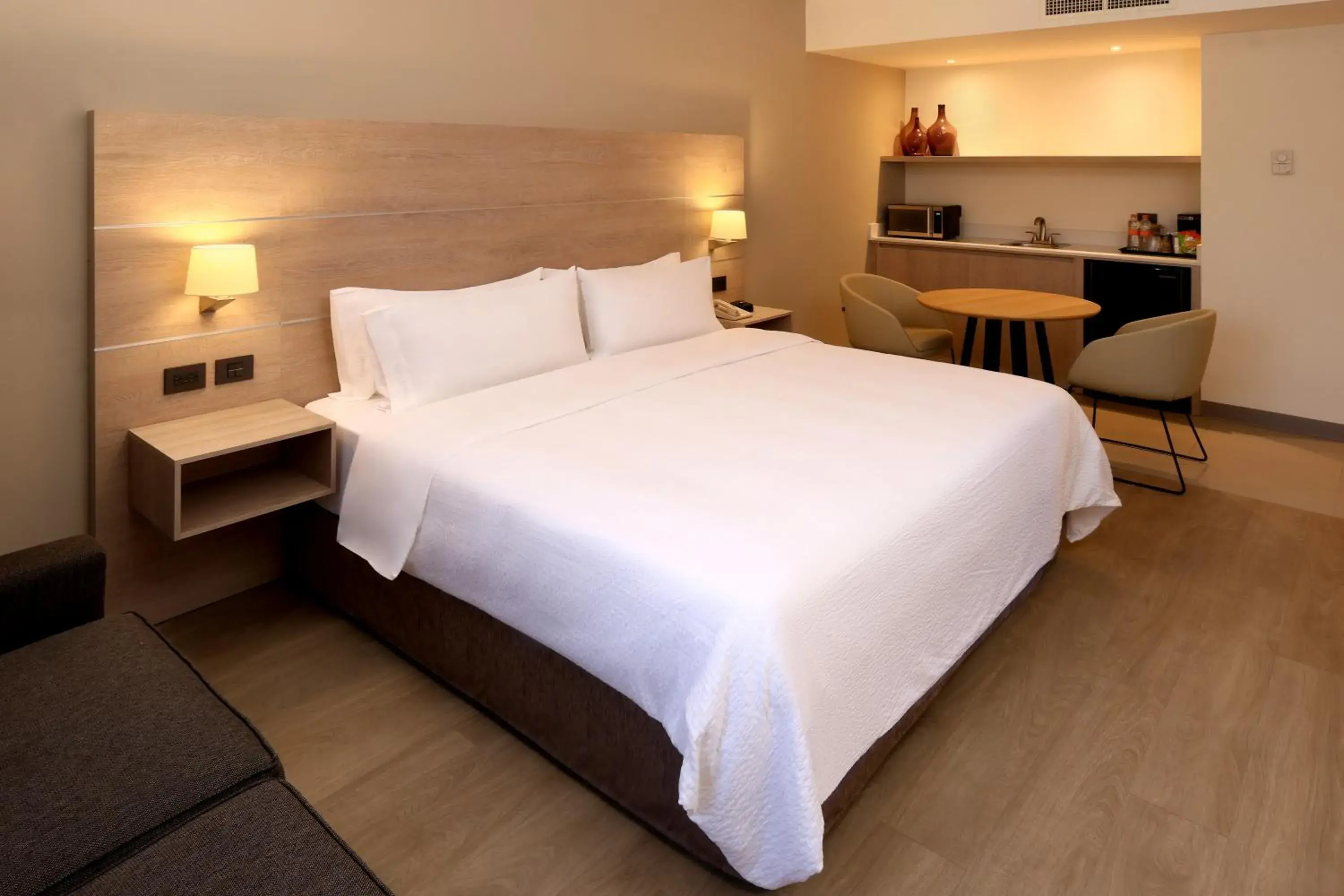 Standard King Room with Kitchenette in Holiday Inn Express Monterrey Galerias-San Jeronimo by IHG Standard King Room with Kitchenette in Holiday Inn Express Monterrey Galerias-San Jeronimo by IHG