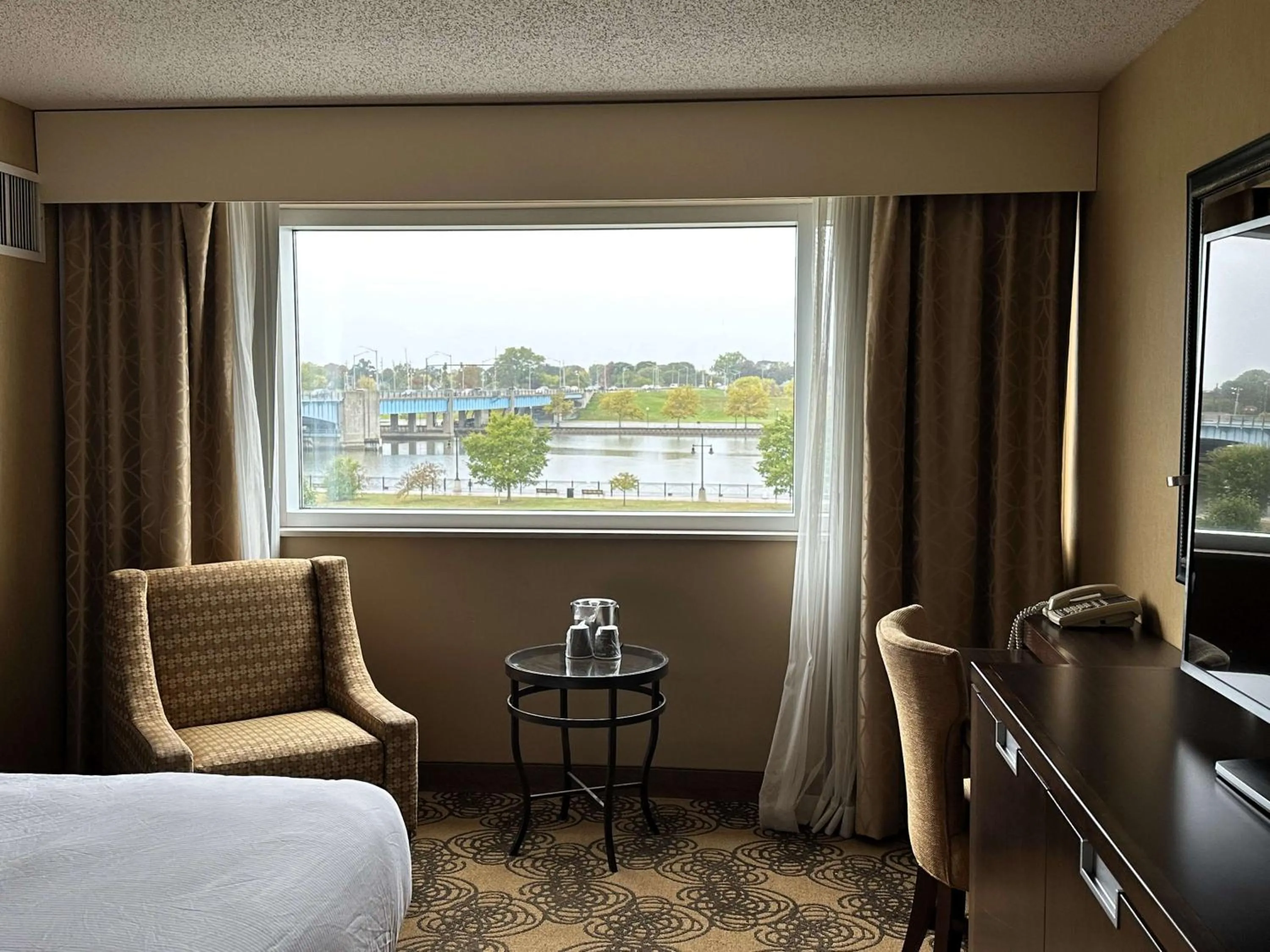 View (from property/room), Bed in DoubleTree by Hilton Bay City - Riverfront