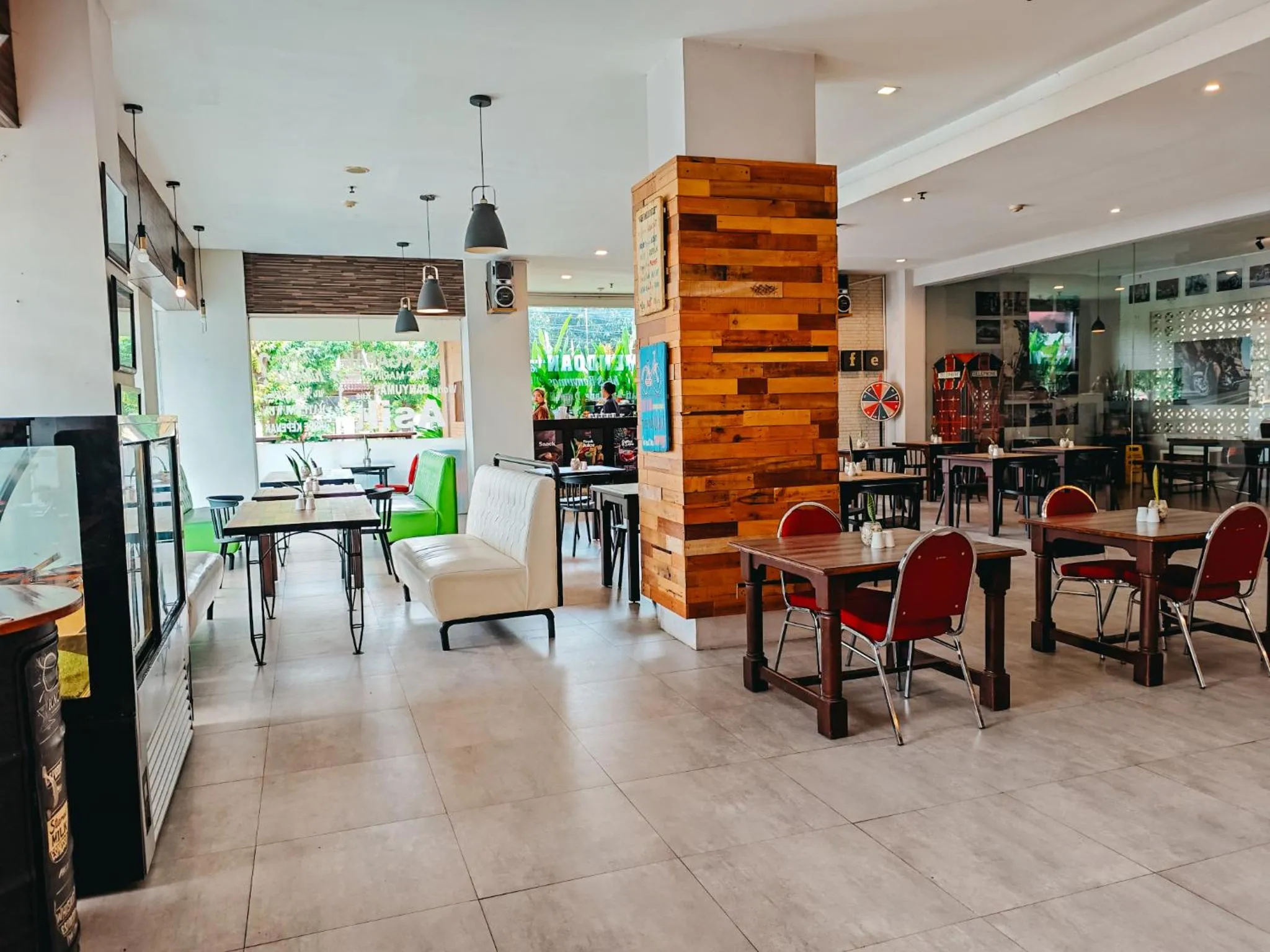 Restaurant/places to eat in Meotel Purwokerto