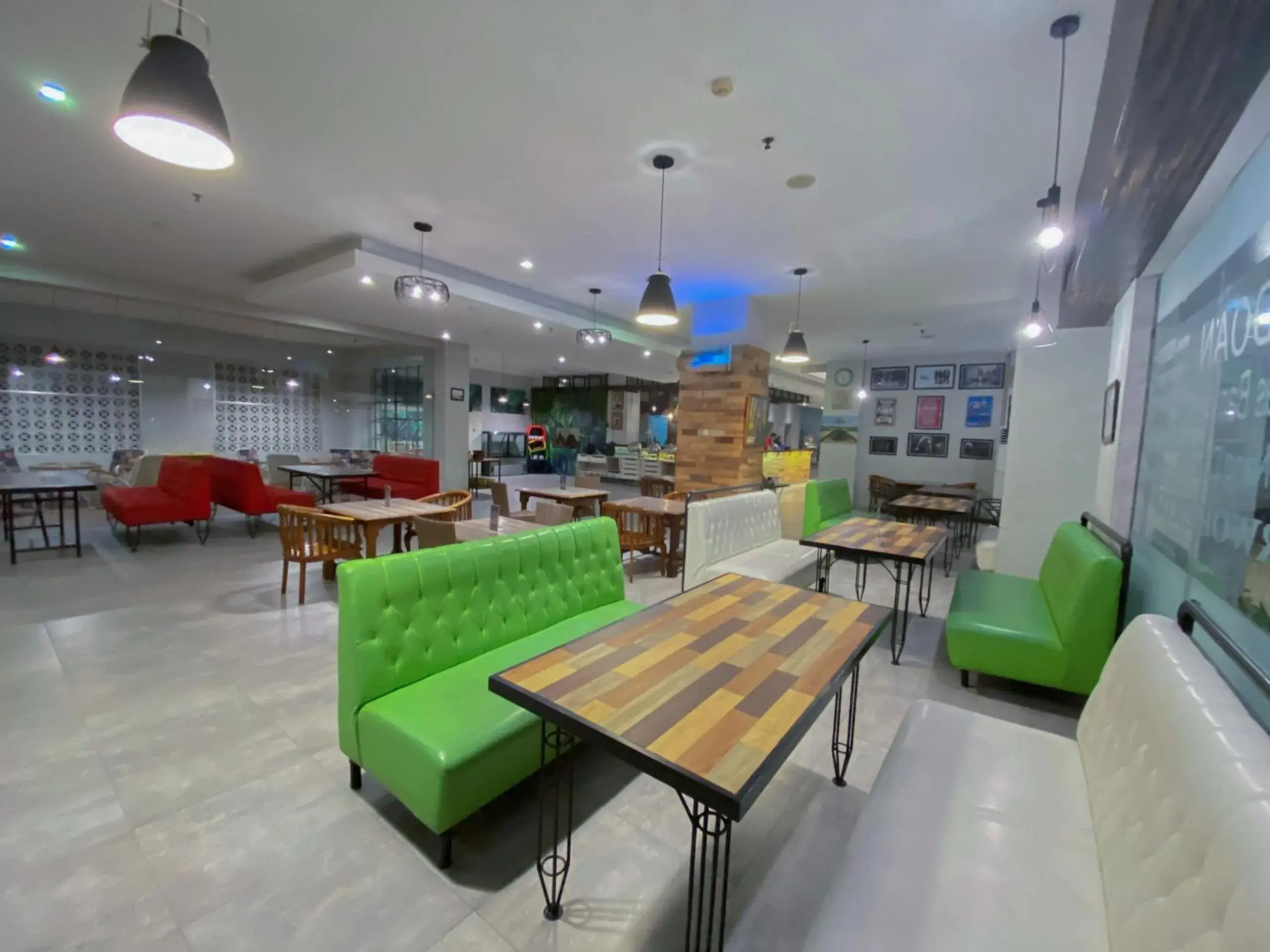 Restaurant/places to eat in Meotel Purwokerto Restaurant/places to eat in Meotel Purwokerto
