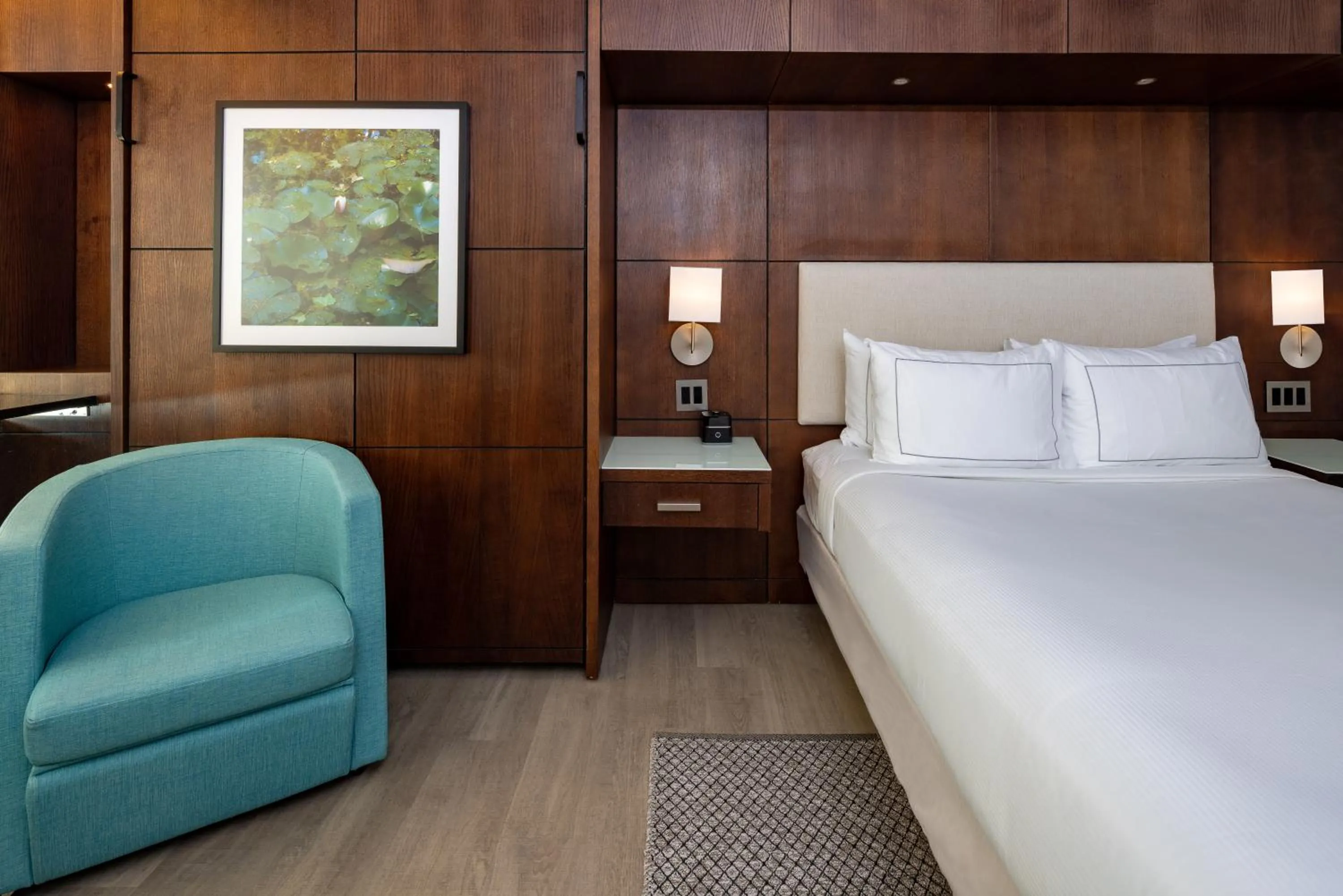 Bedroom, Bed in DoubleTree by Hilton San Juan