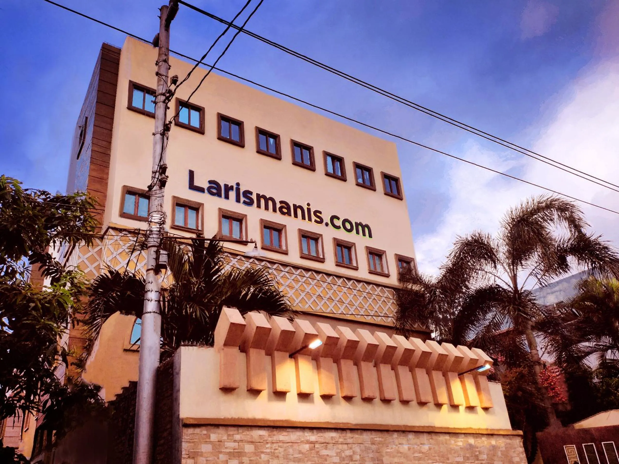 Property building in Hotel Syariah Larismanis