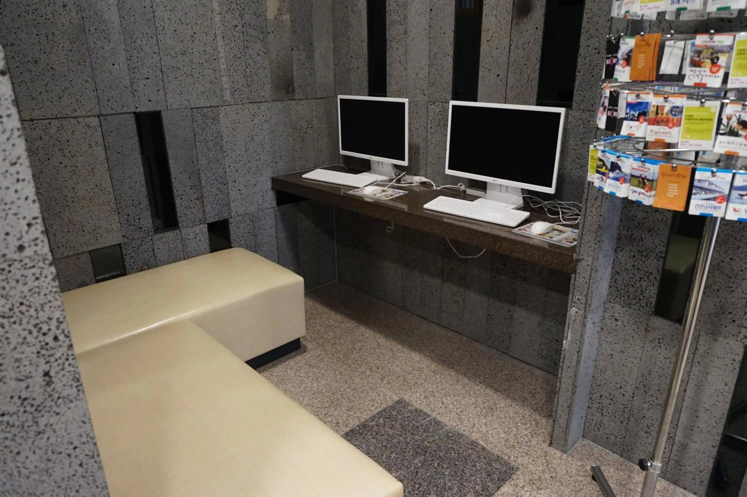 Business facilities in Major Hotel 2