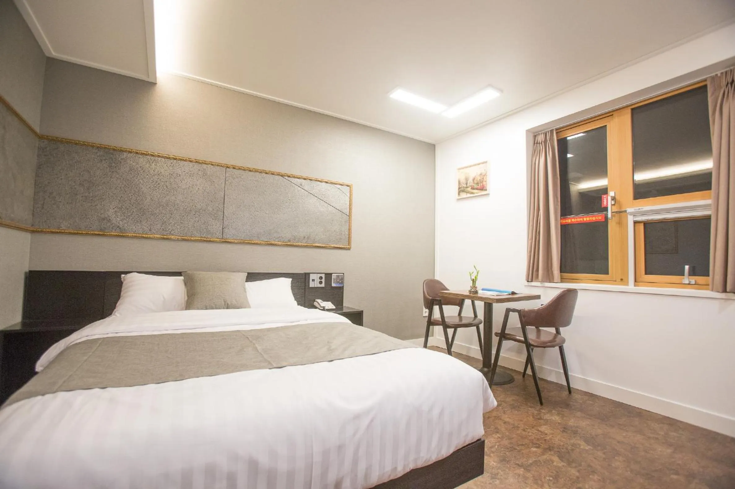 Seating area in Major Hotel 2