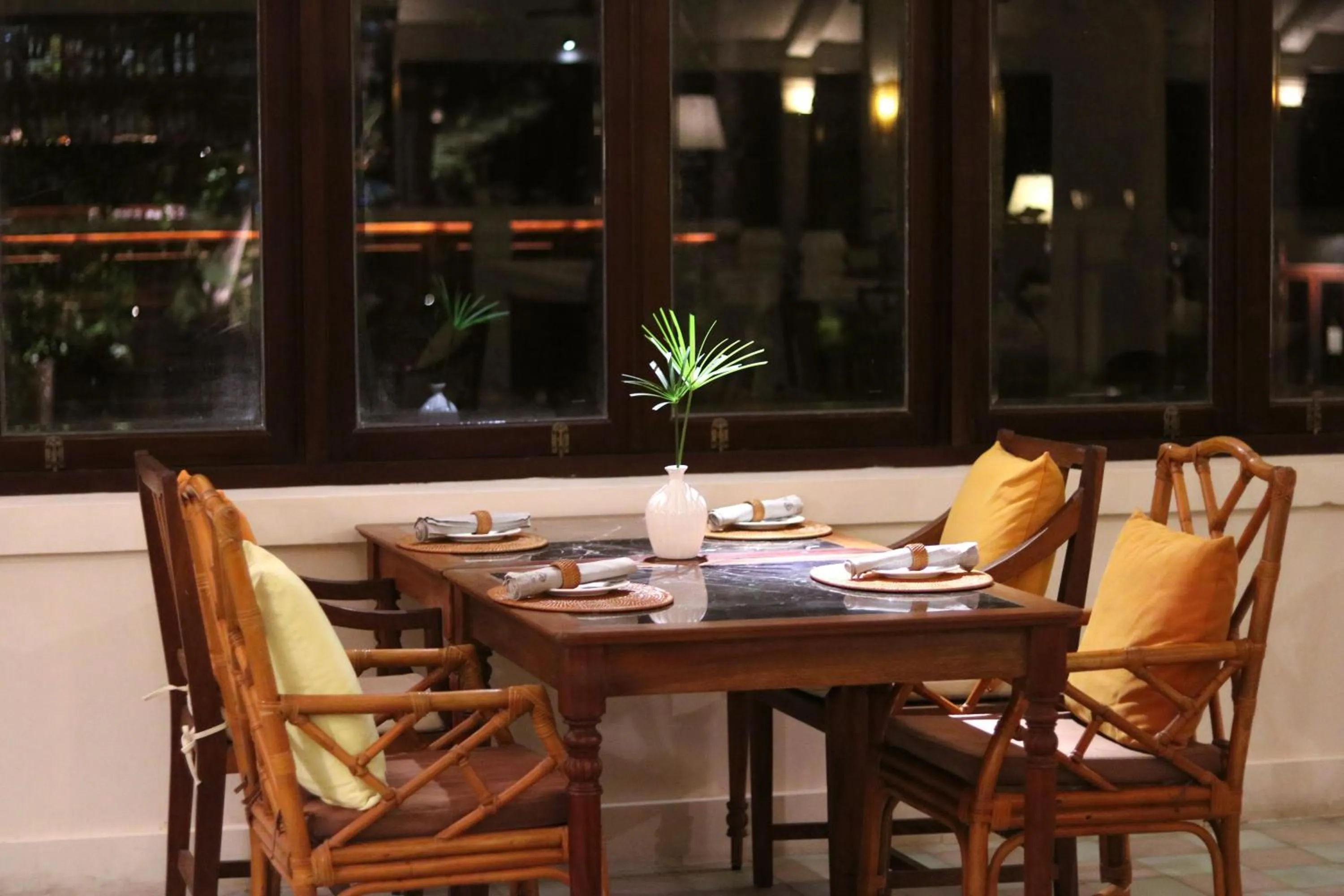 Restaurant/places to eat in Poulo Condor Boutique Resort & Spa