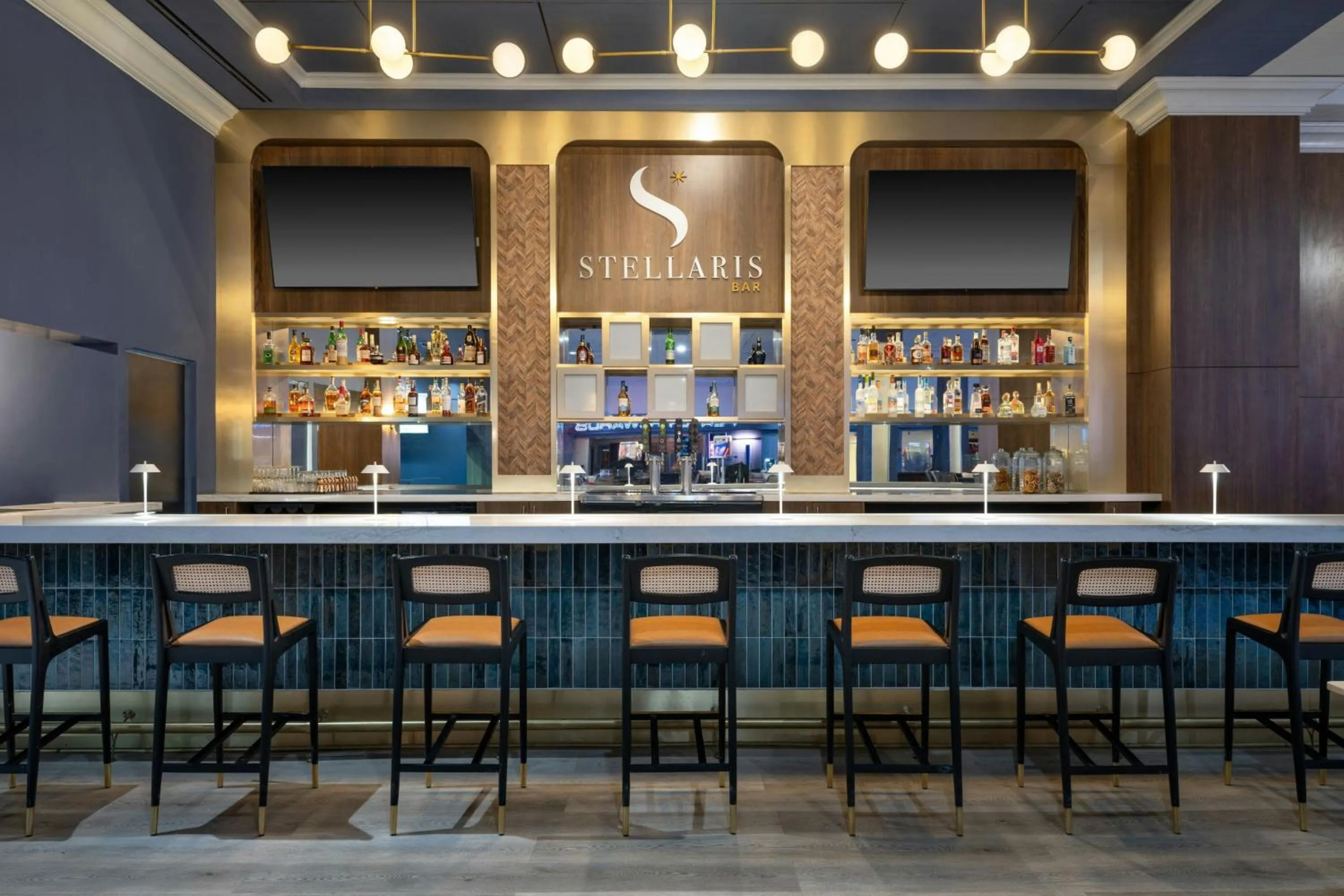 Lounge or bar in San Juan Marriott Resort and Stellaris Casino