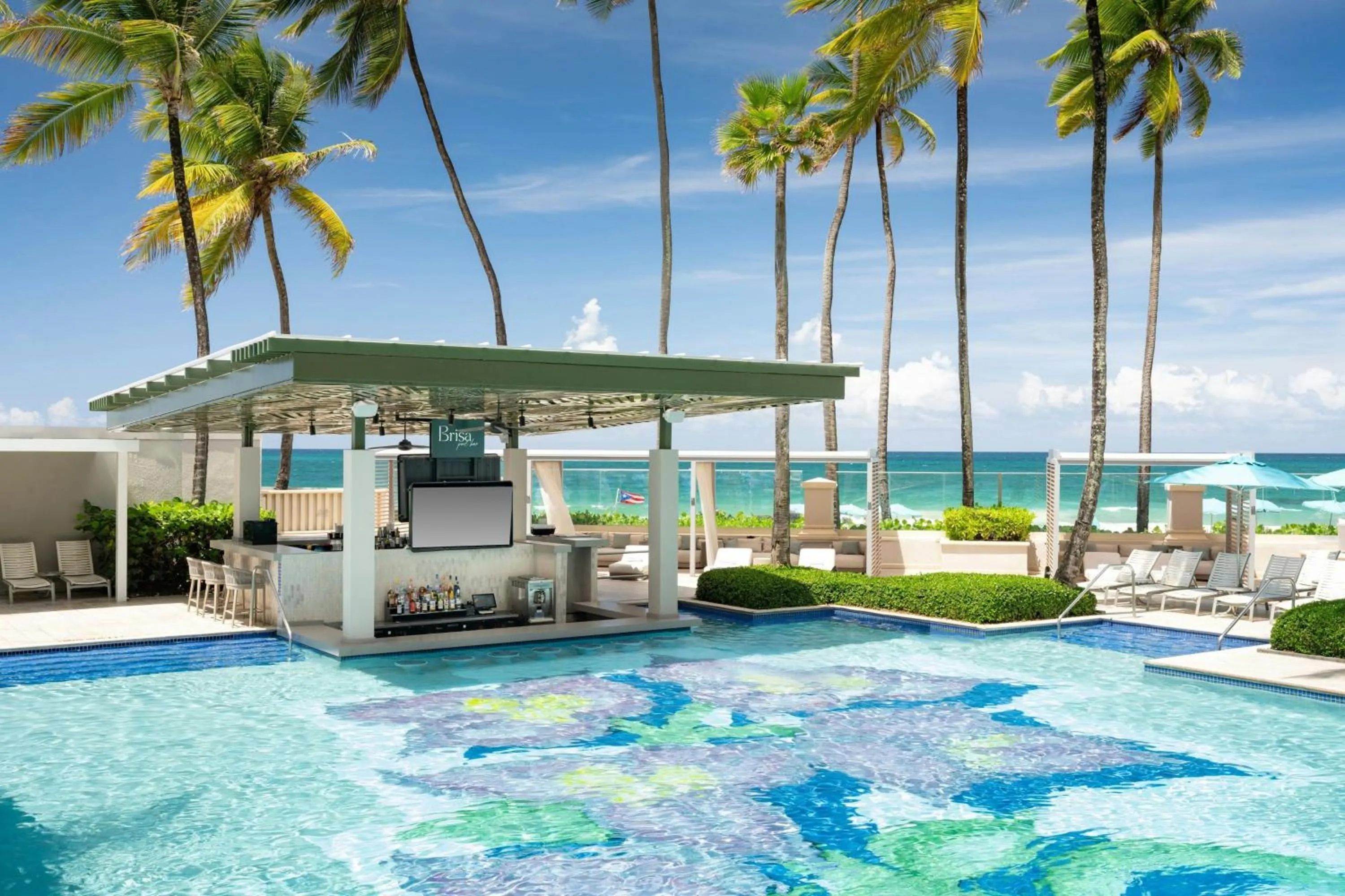 Swimming pool in San Juan Marriott Resort and Stellaris Casino