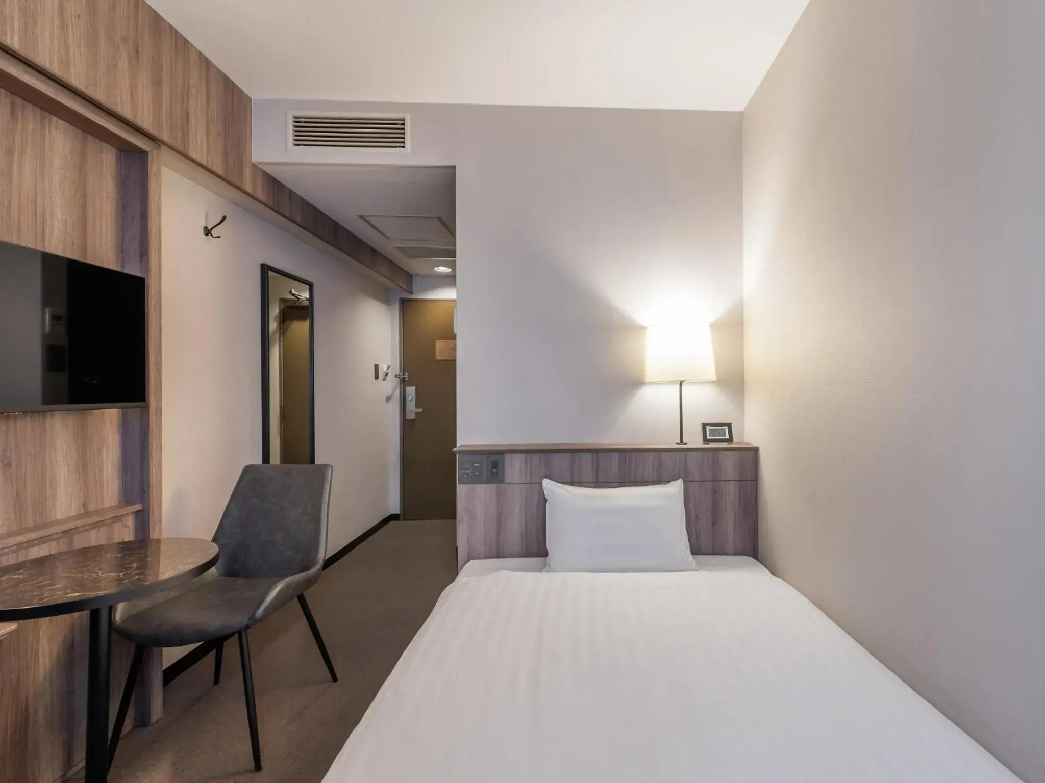 Photo of the whole room, Bed in Sunhotel Fukuyama Photo of the whole room, Bed in Sunhotel Fukuyama