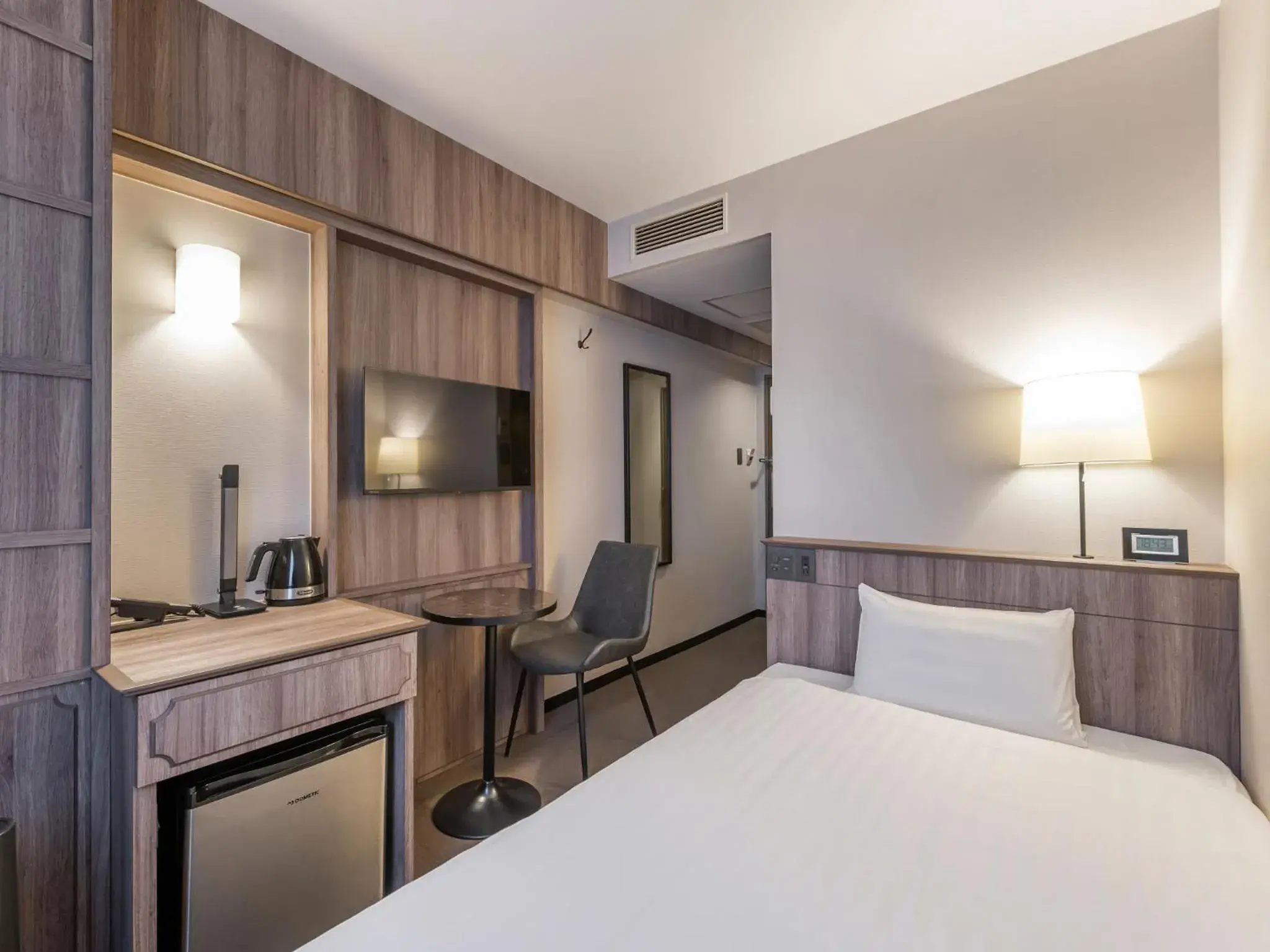 Photo of the whole room, Bed in Sunhotel Fukuyama Photo of the whole room, Bed in Sunhotel Fukuyama