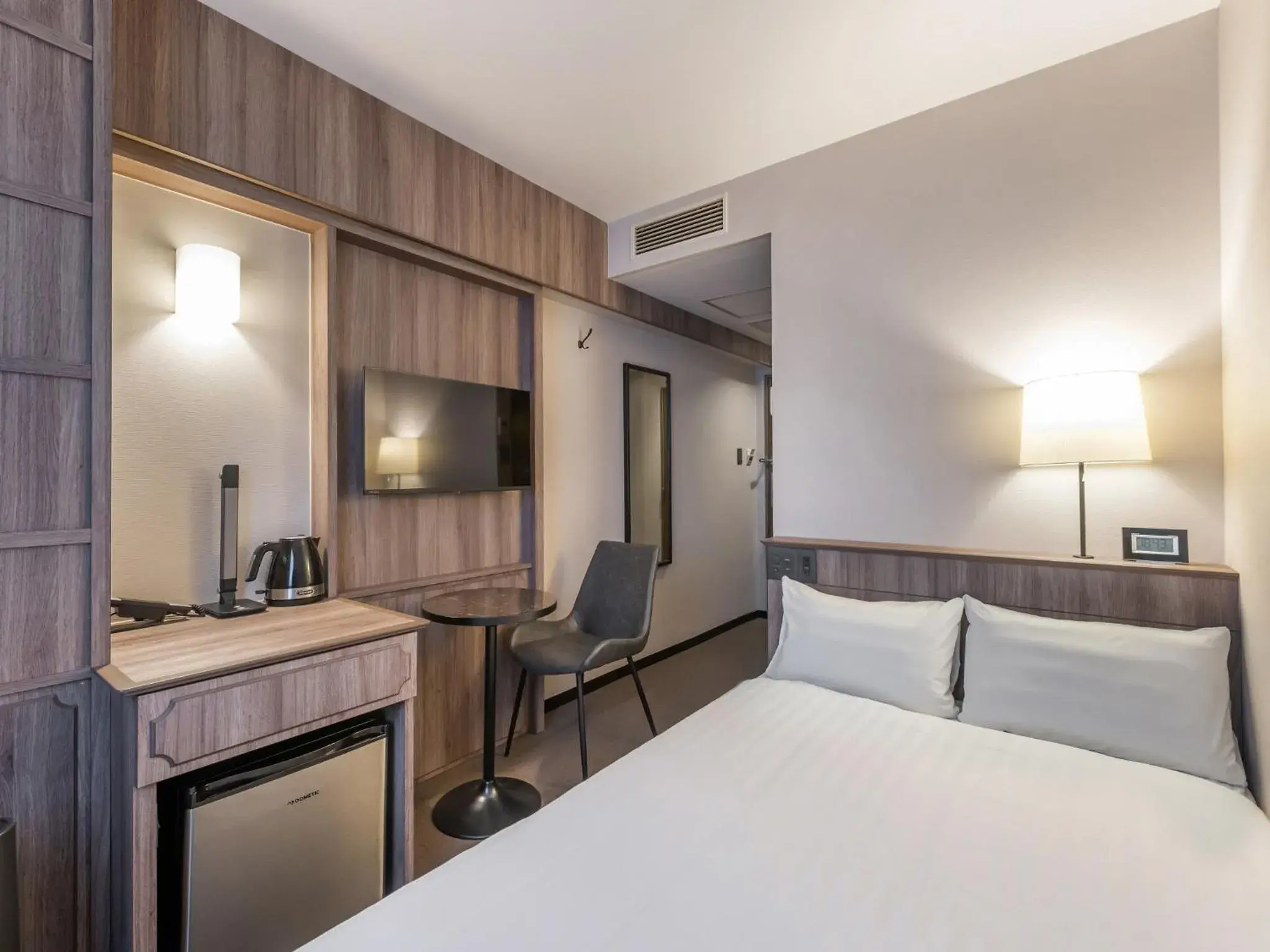 Photo of the whole room, Bed in Sunhotel Fukuyama Photo of the whole room, Bed in Sunhotel Fukuyama