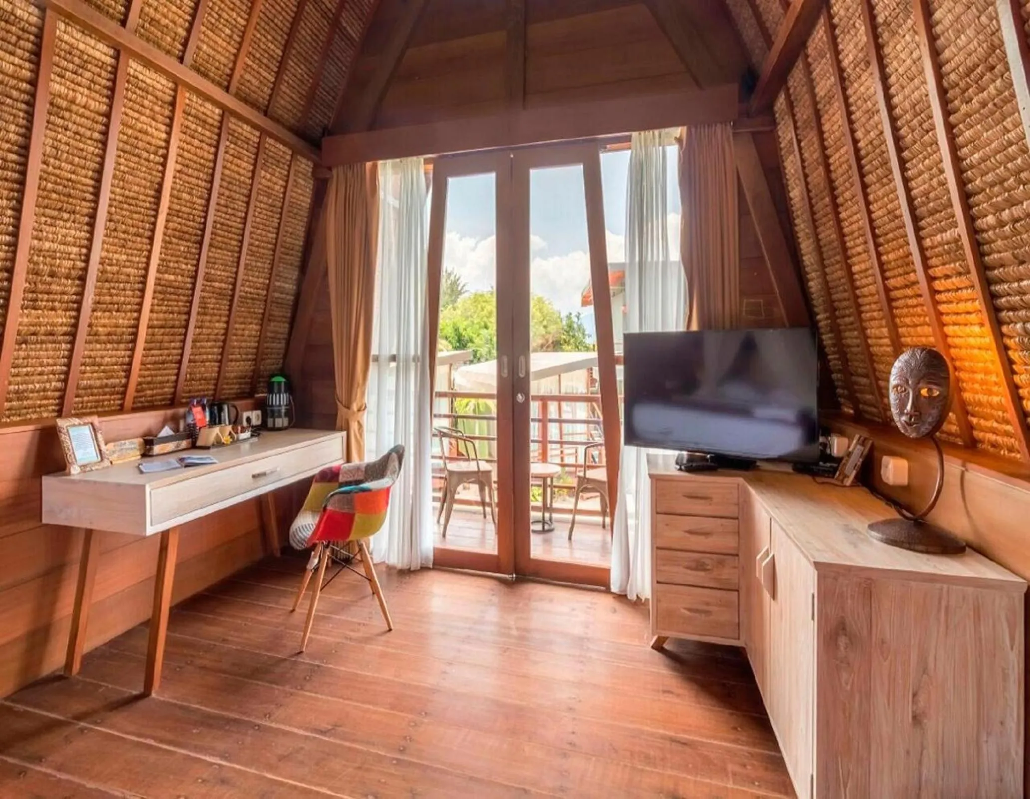 Communal lounge/ TV room in Mola2 Resort Gili Air