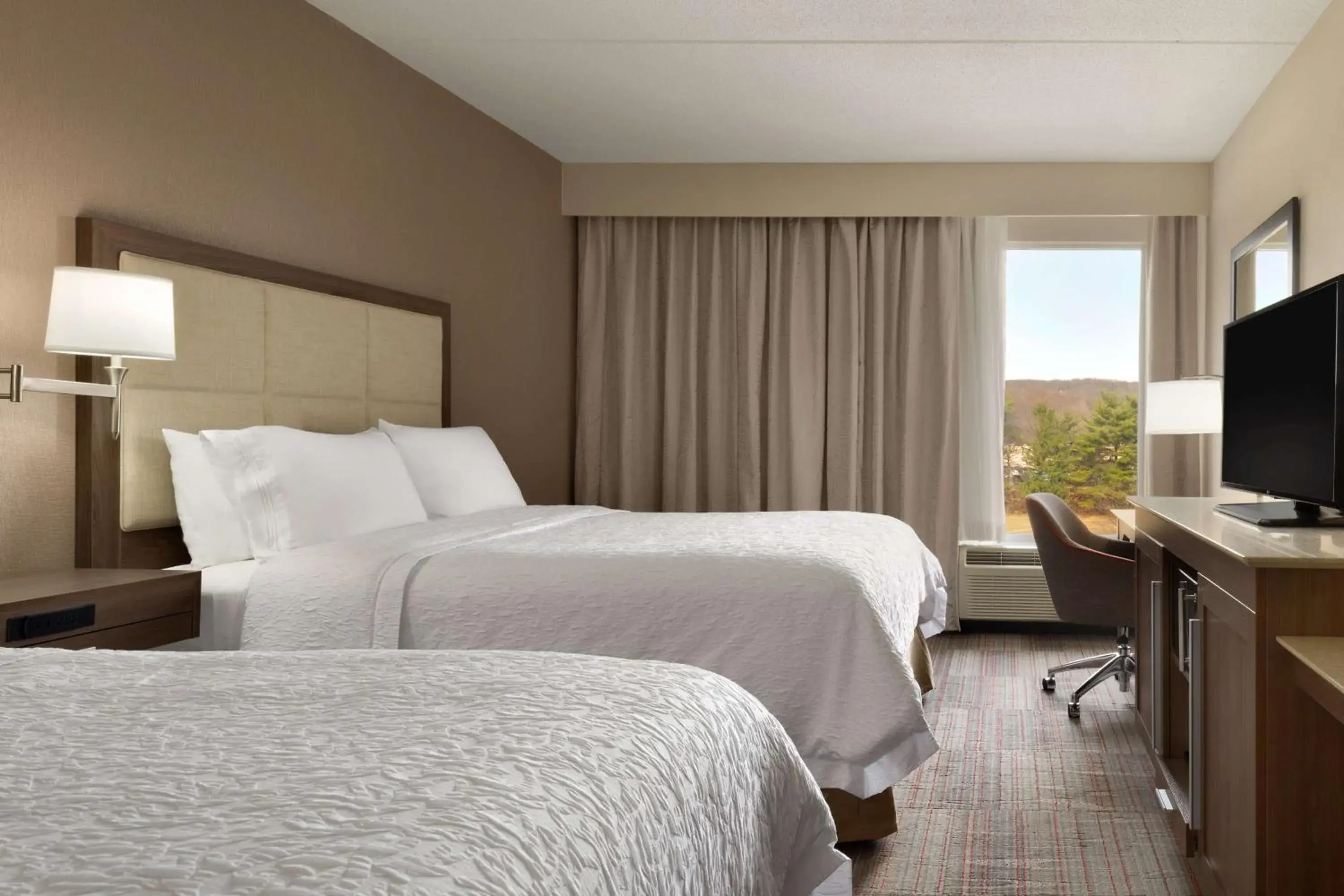 Bedroom, Bed in Hampton Inn Denville-Rockaway-Parsippany Bedroom, Bed in Hampton Inn Denville-Rockaway-Parsippany