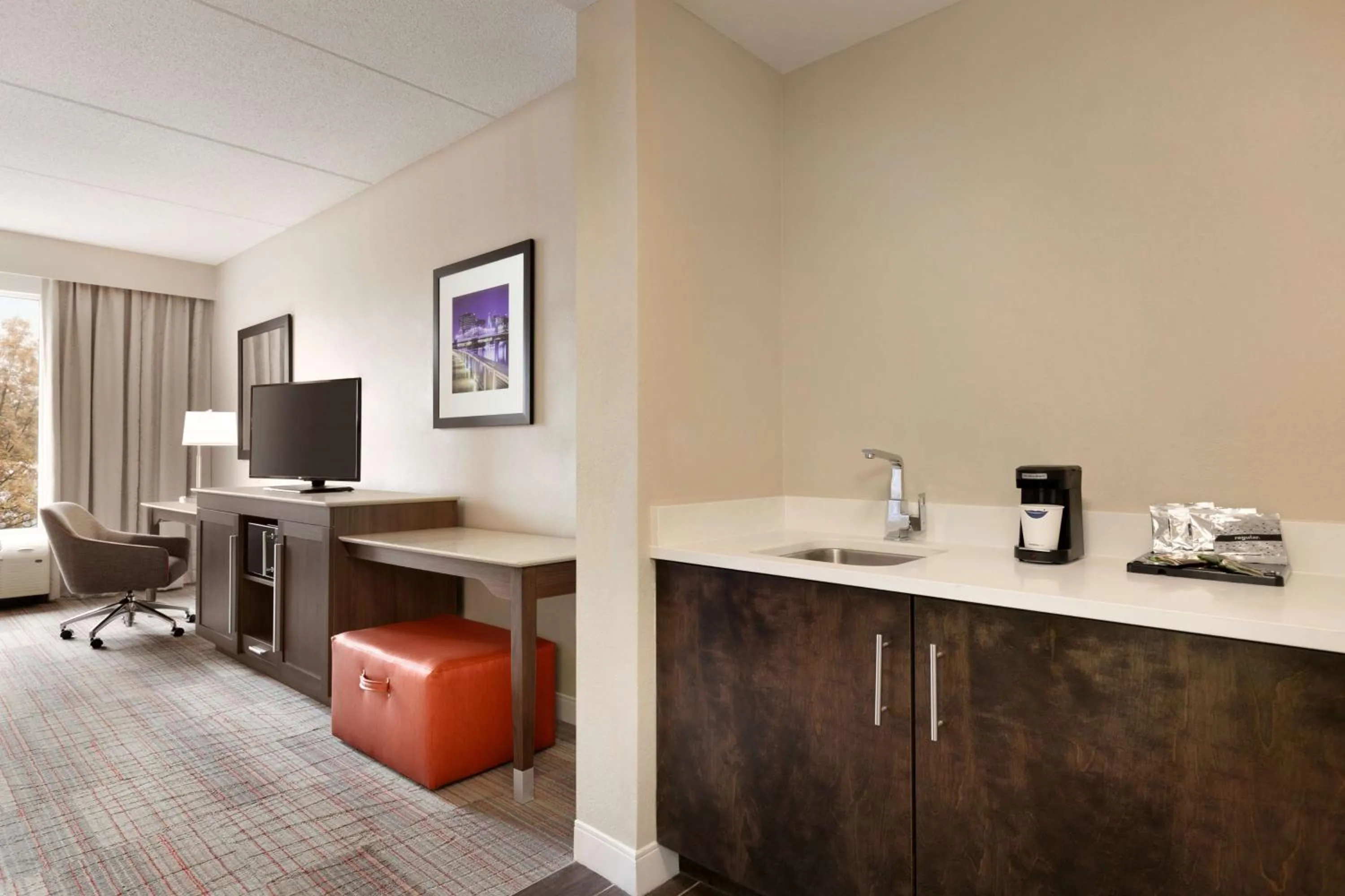 Bedroom in Hampton Inn Denville-Rockaway-Parsippany