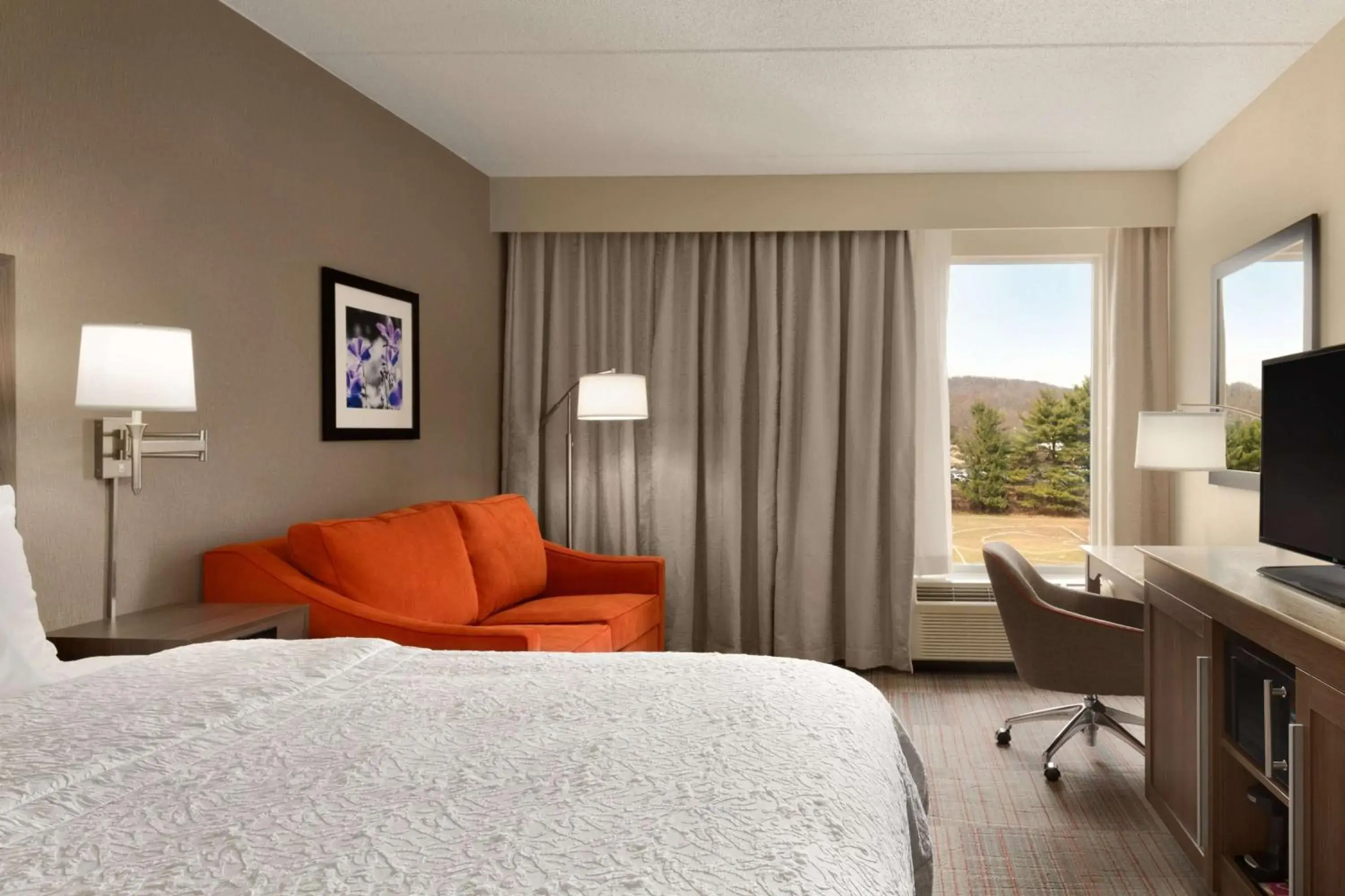 Bedroom, Bed in Hampton Inn Denville-Rockaway-Parsippany Bedroom, Bed in Hampton Inn Denville-Rockaway-Parsippany