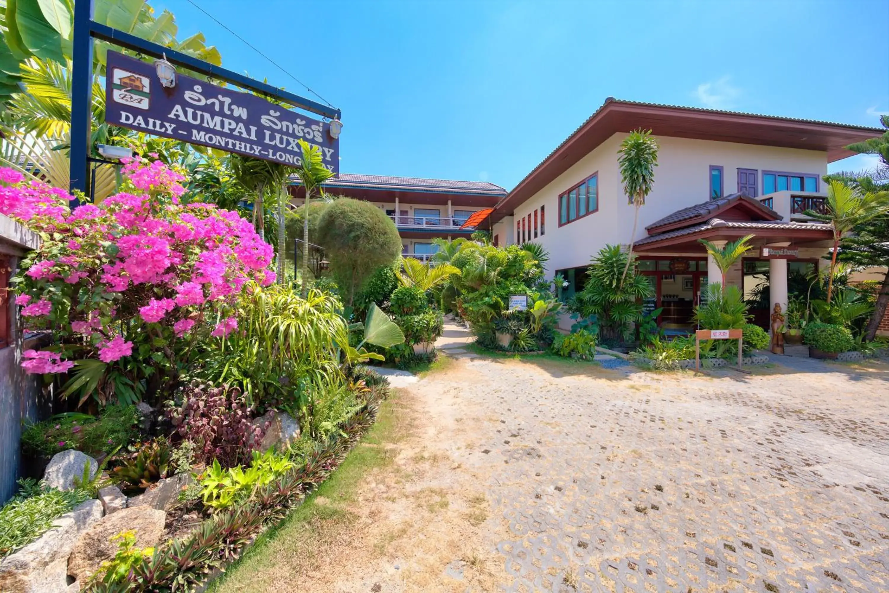 Facade/entrance in Aumpai Luxury Facade/entrance in Aumpai Luxury